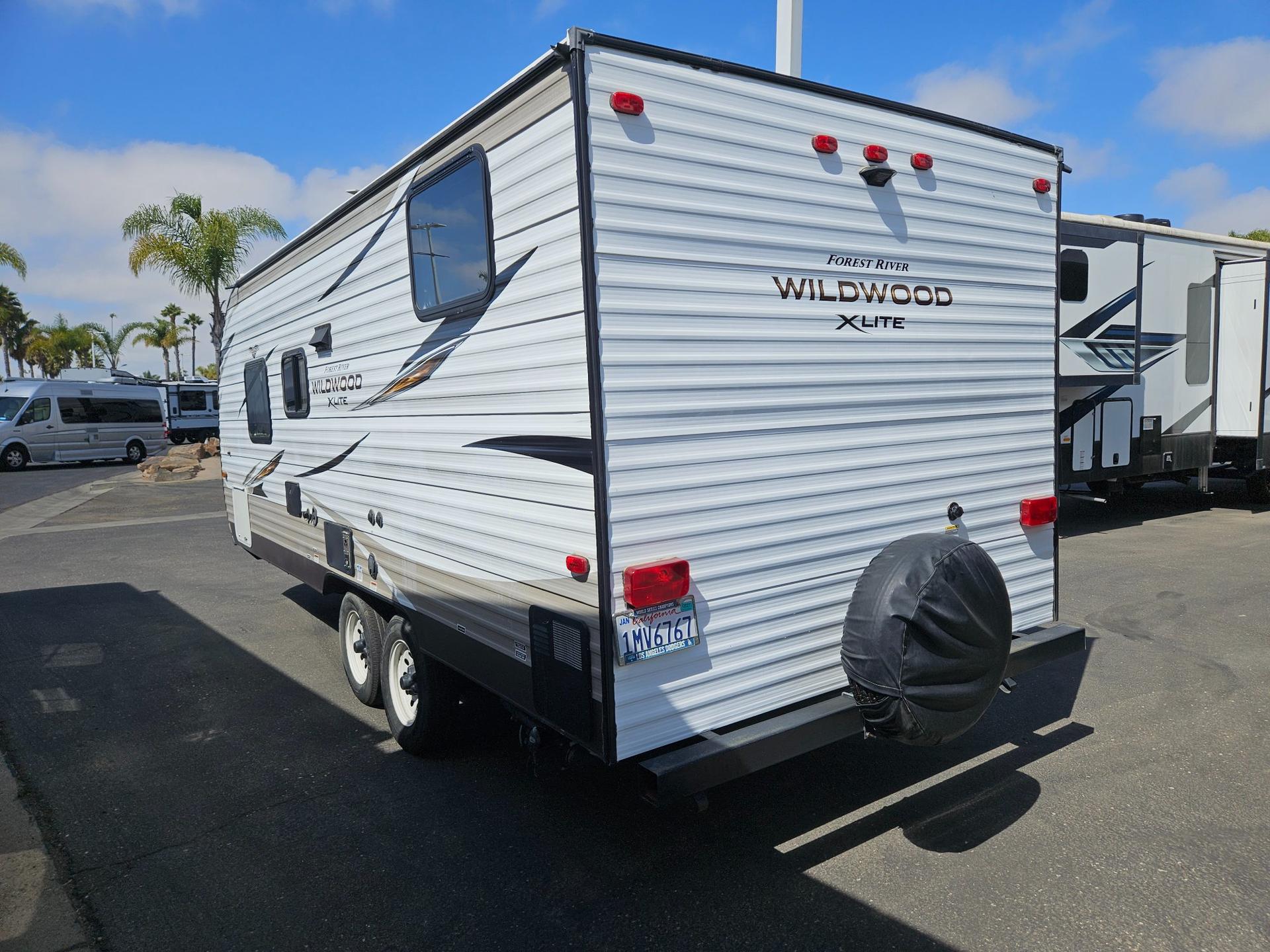 2018 Forest River RV 2018 Forest River RV Wildwood X-Lite Series - thumbnail 3