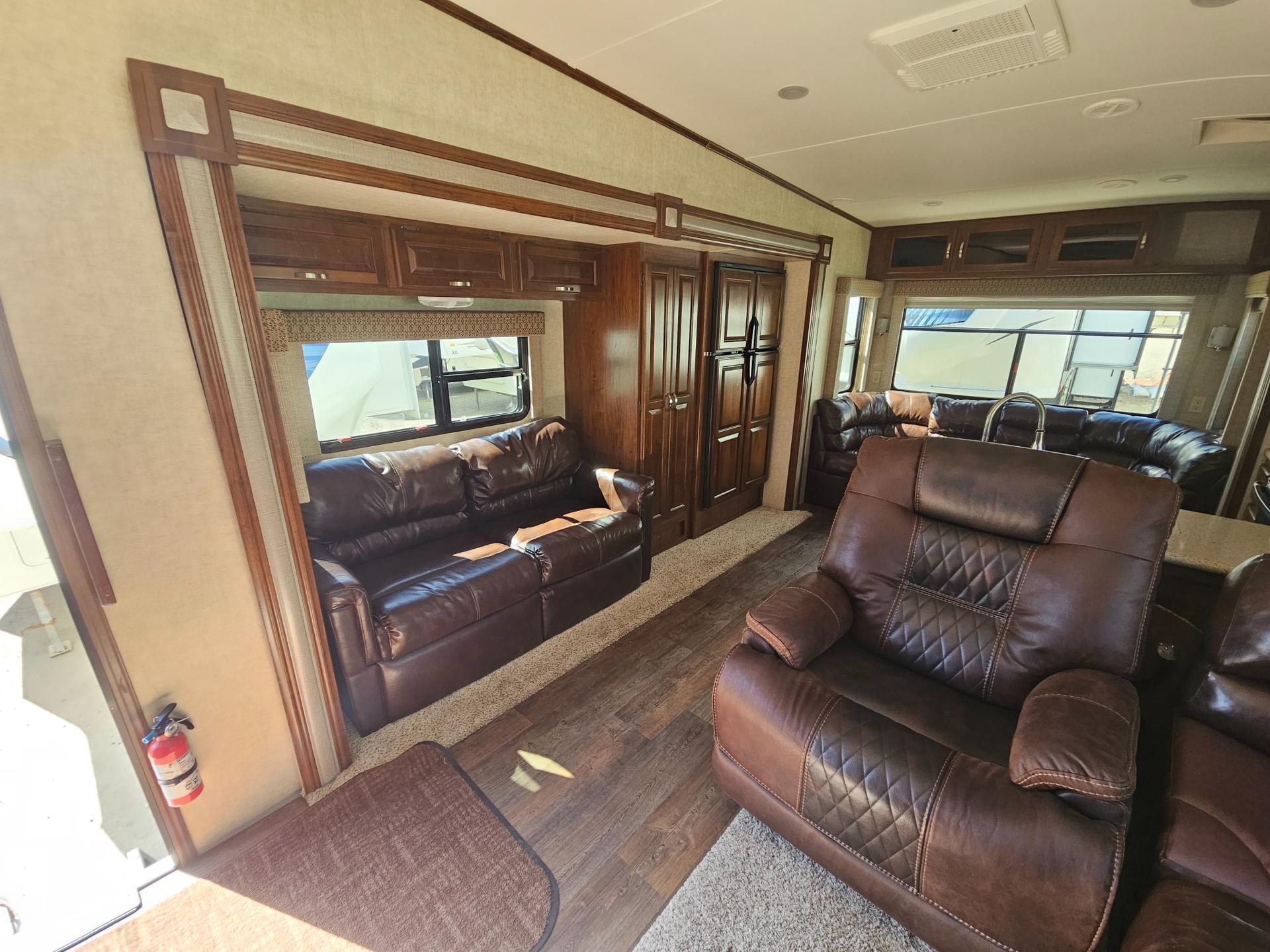 2015 Keystone 2015 Keystone Laredo - thumbnail 7