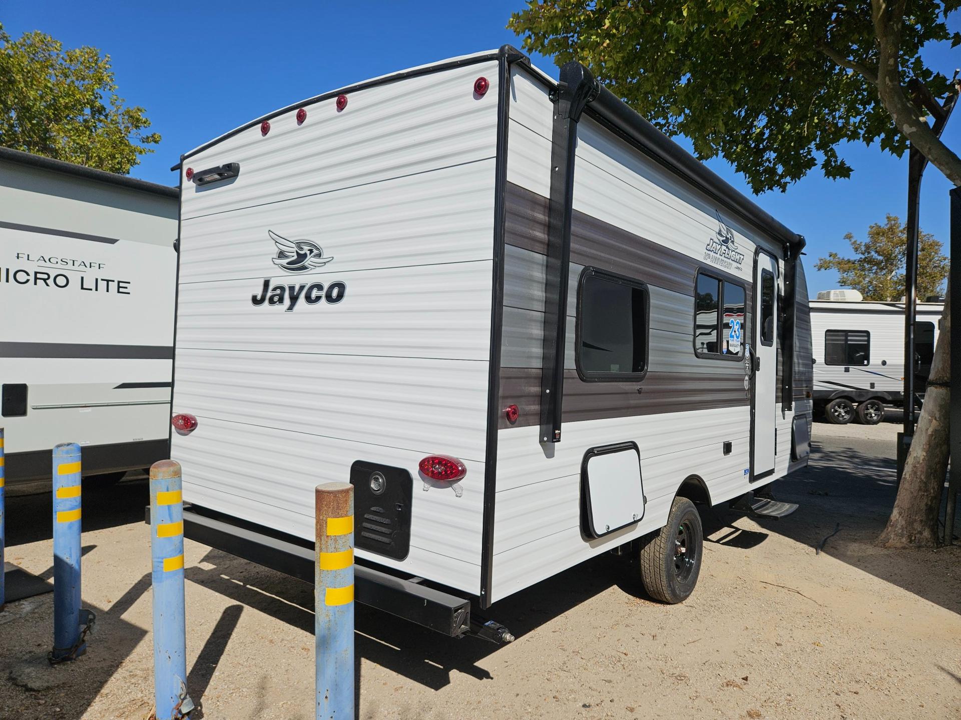 2027 Jayco 2027 Jayco Jay Flight - thumbnail 3