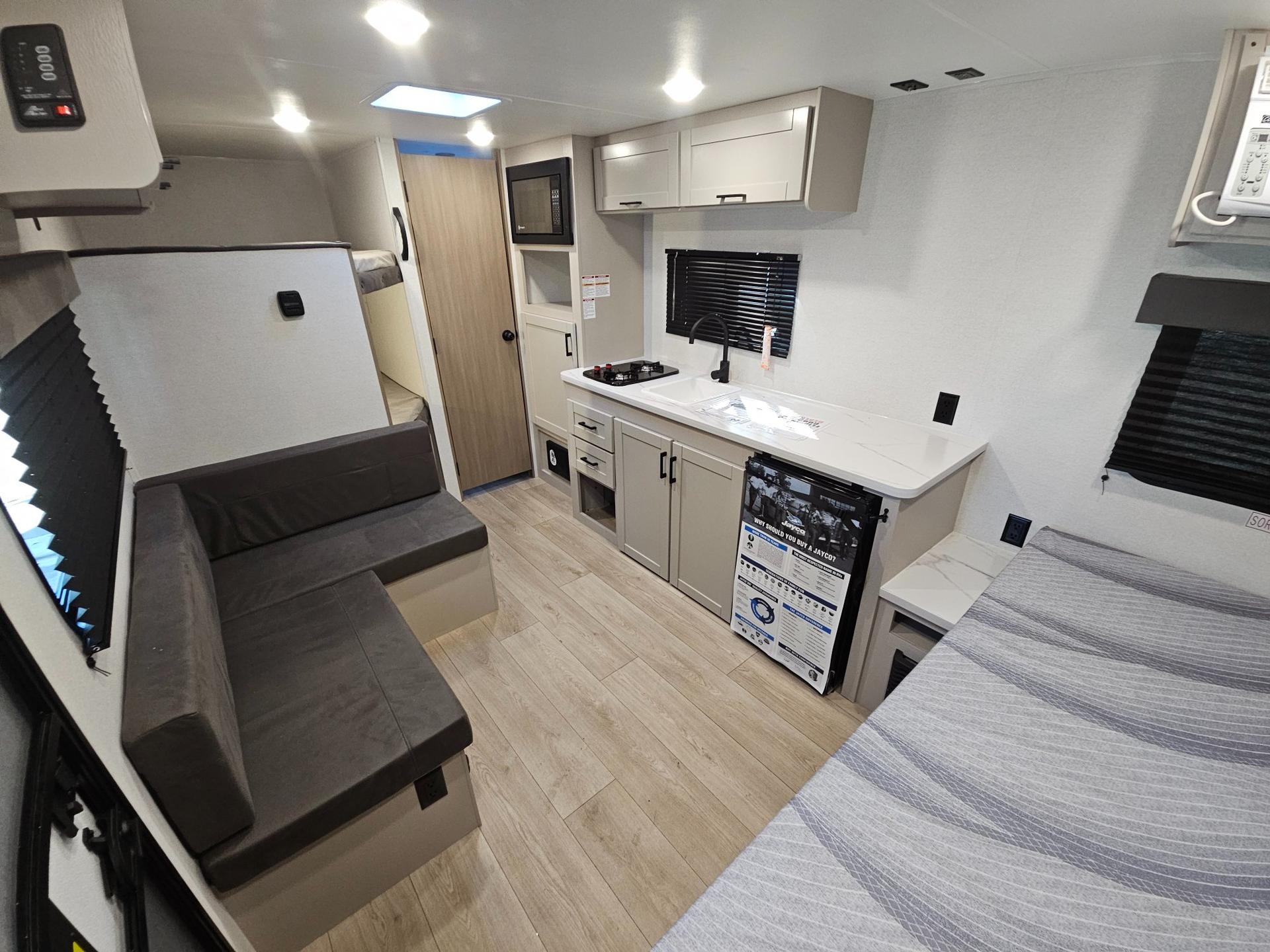 2027 Jayco 2027 Jayco Jay Flight - thumbnail 6
