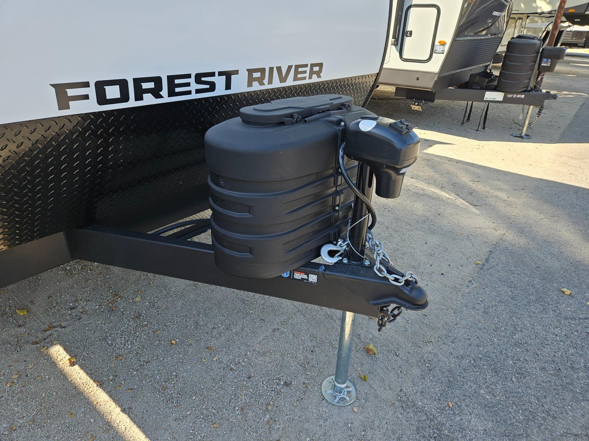 2027 Forest River 2027 Forest River Cherokee - thumbnail 40
