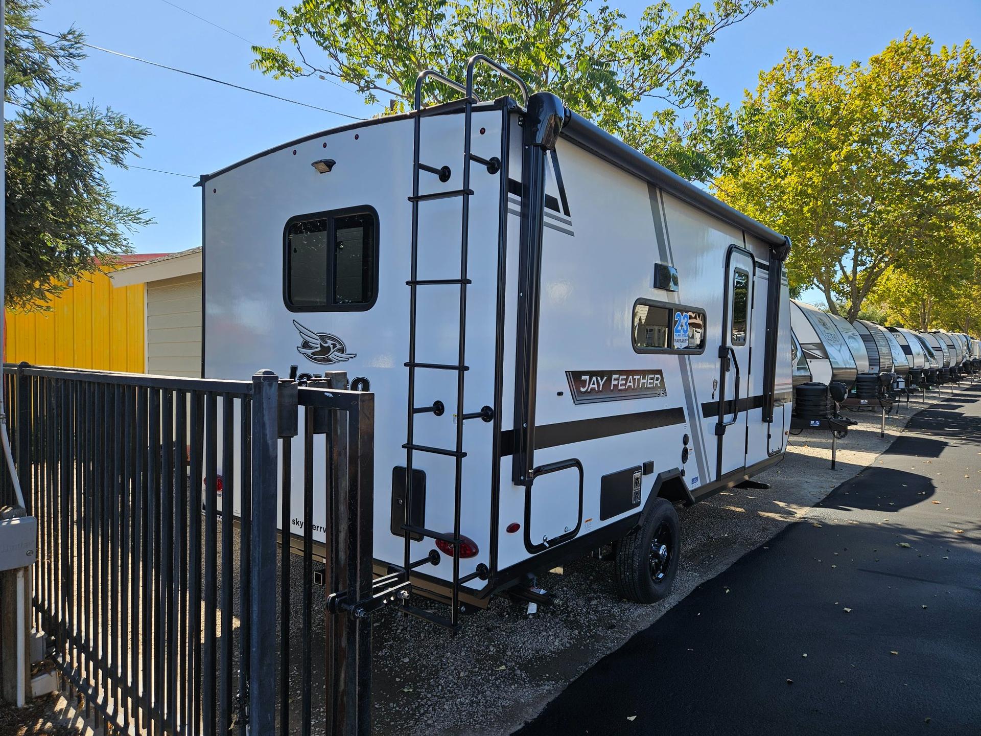 2027 Jayco 2027 Jayco Jay Feather Air - thumbnail 3