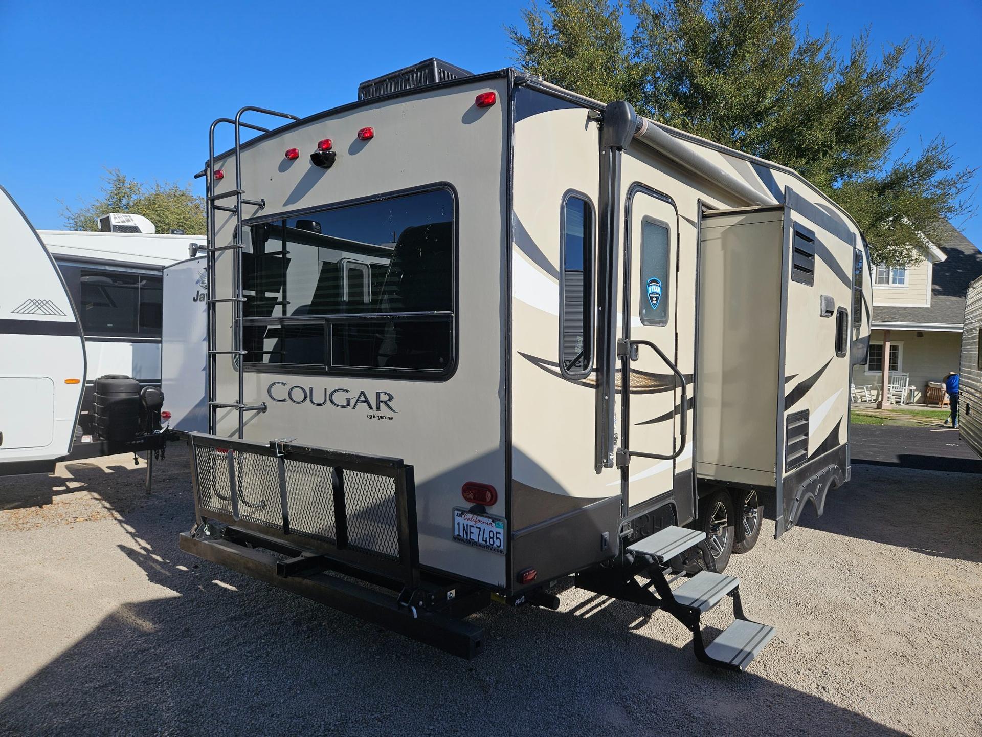 2018 Keystone 2018 Keystone Cougar Half-Ton - thumbnail 3