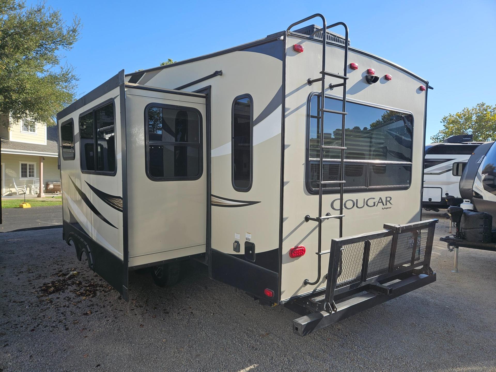 2018 Keystone 2018 Keystone Cougar Half-Ton - thumbnail 4
