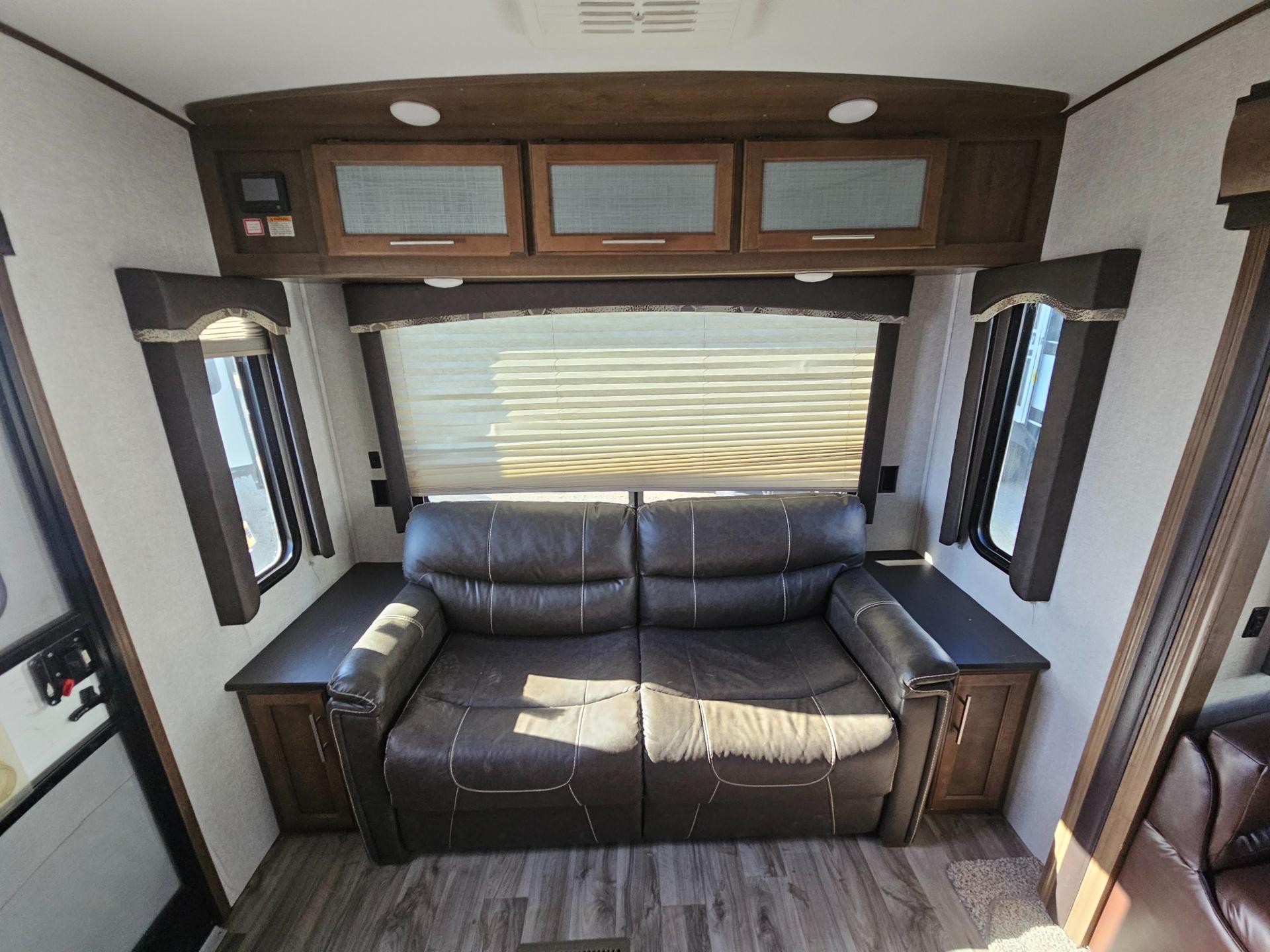 2018 Keystone 2018 Keystone Cougar Half-Ton - thumbnail 8