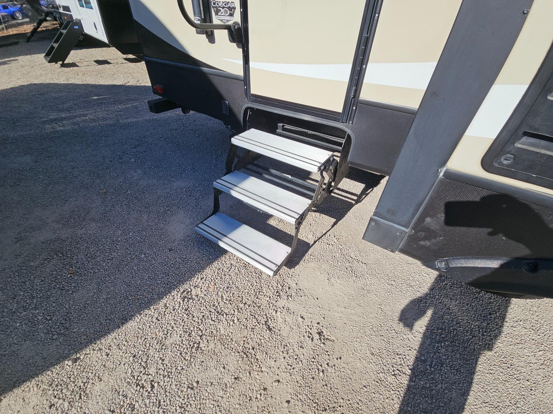 2018 Keystone 2018 Keystone Cougar Half-Ton - thumbnail 24