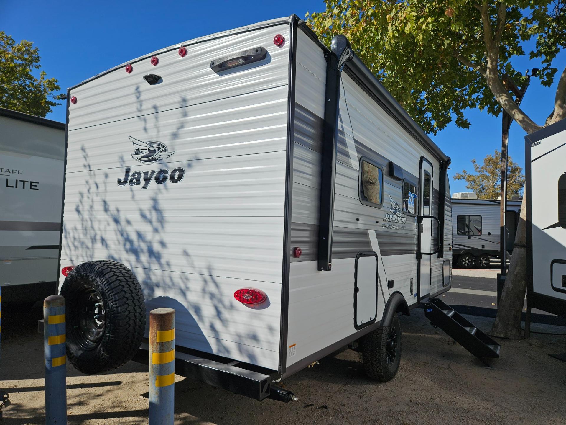 2027 Jayco 2027 Jayco Jay Flight SLX - thumbnail 3