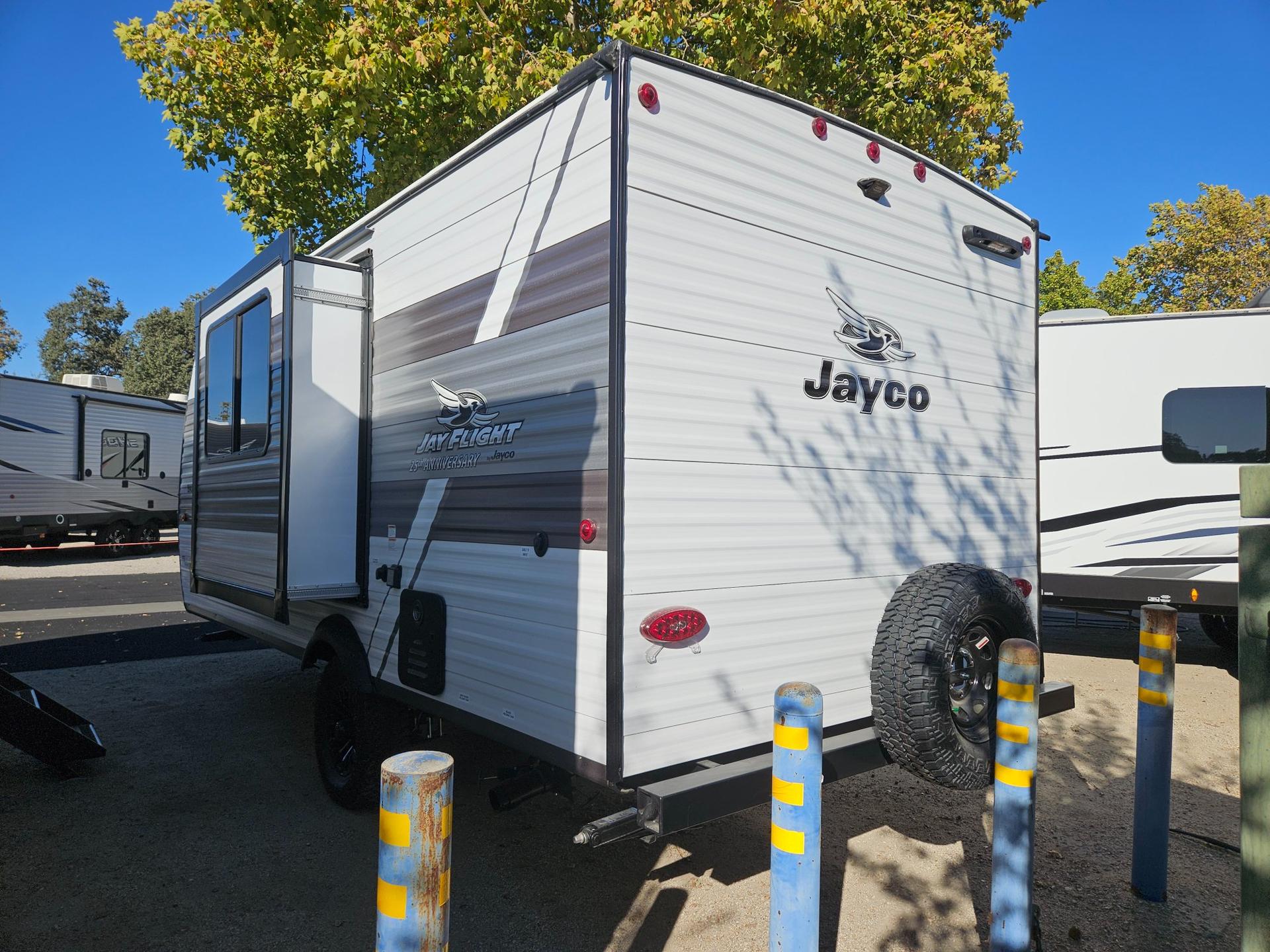 2027 Jayco 2027 Jayco Jay Flight SLX - thumbnail 4