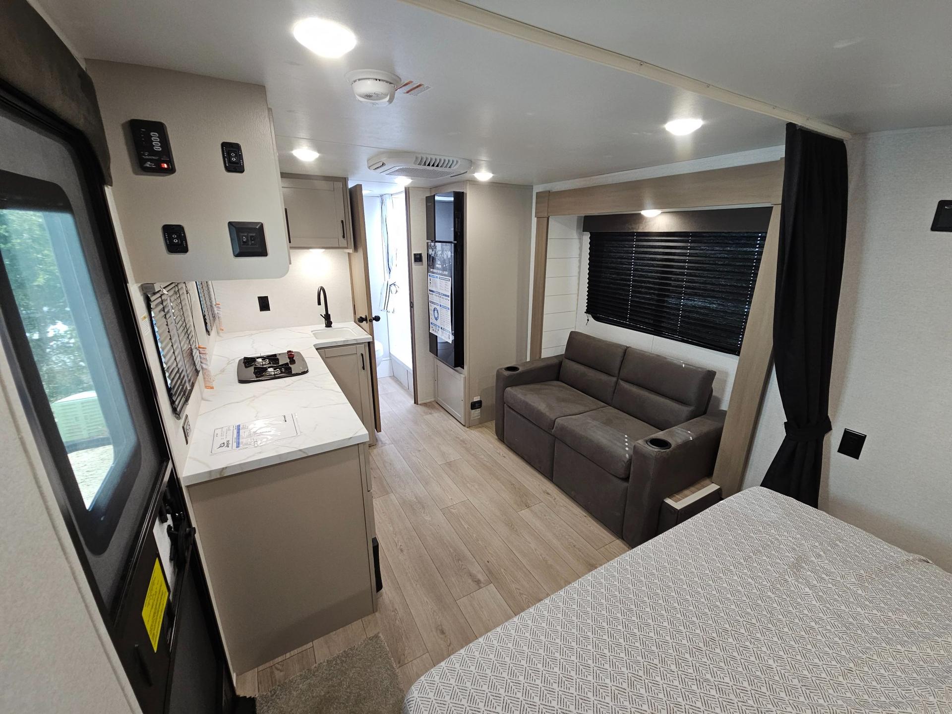 2027 Jayco 2027 Jayco Jay Flight SLX - thumbnail 6