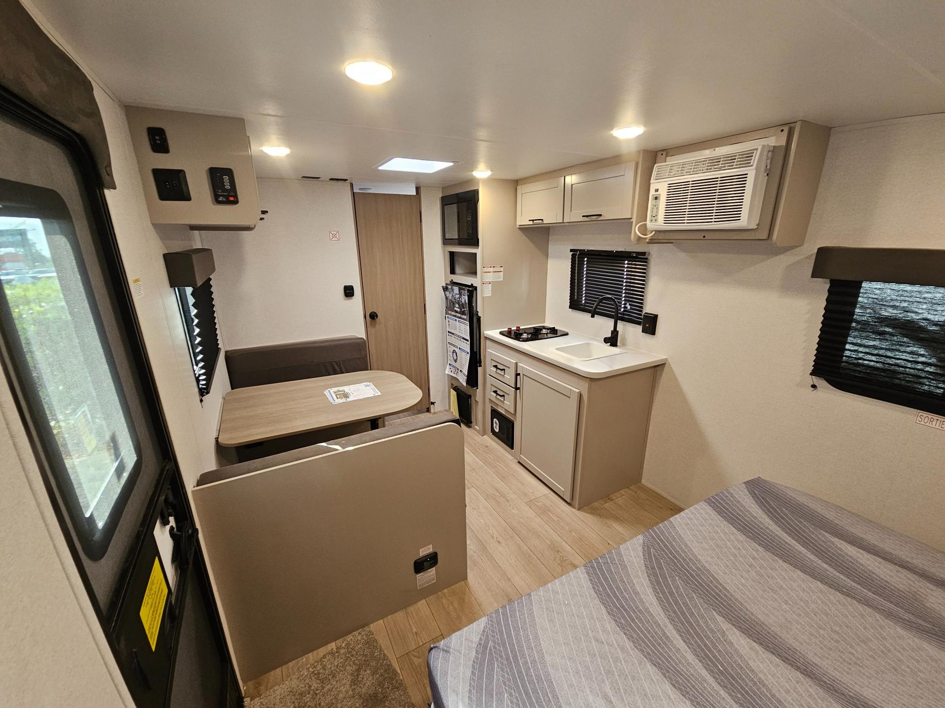 2027 Jayco 2027 Jayco Jay Flight SLX - thumbnail 6