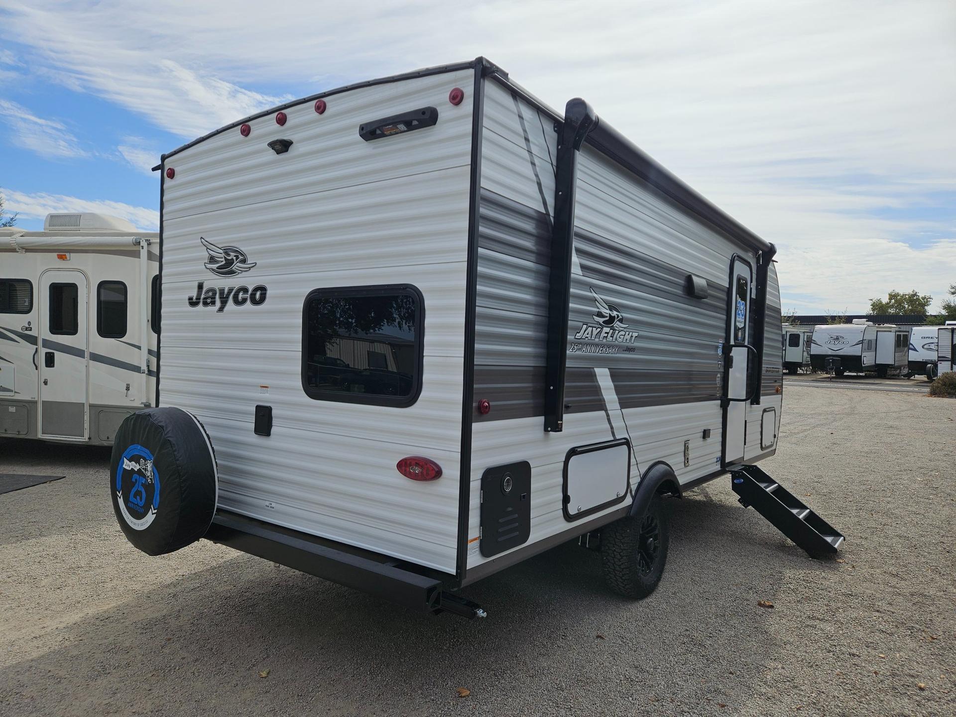 2027 Jayco 2027 Jayco Jay Flight - thumbnail 3