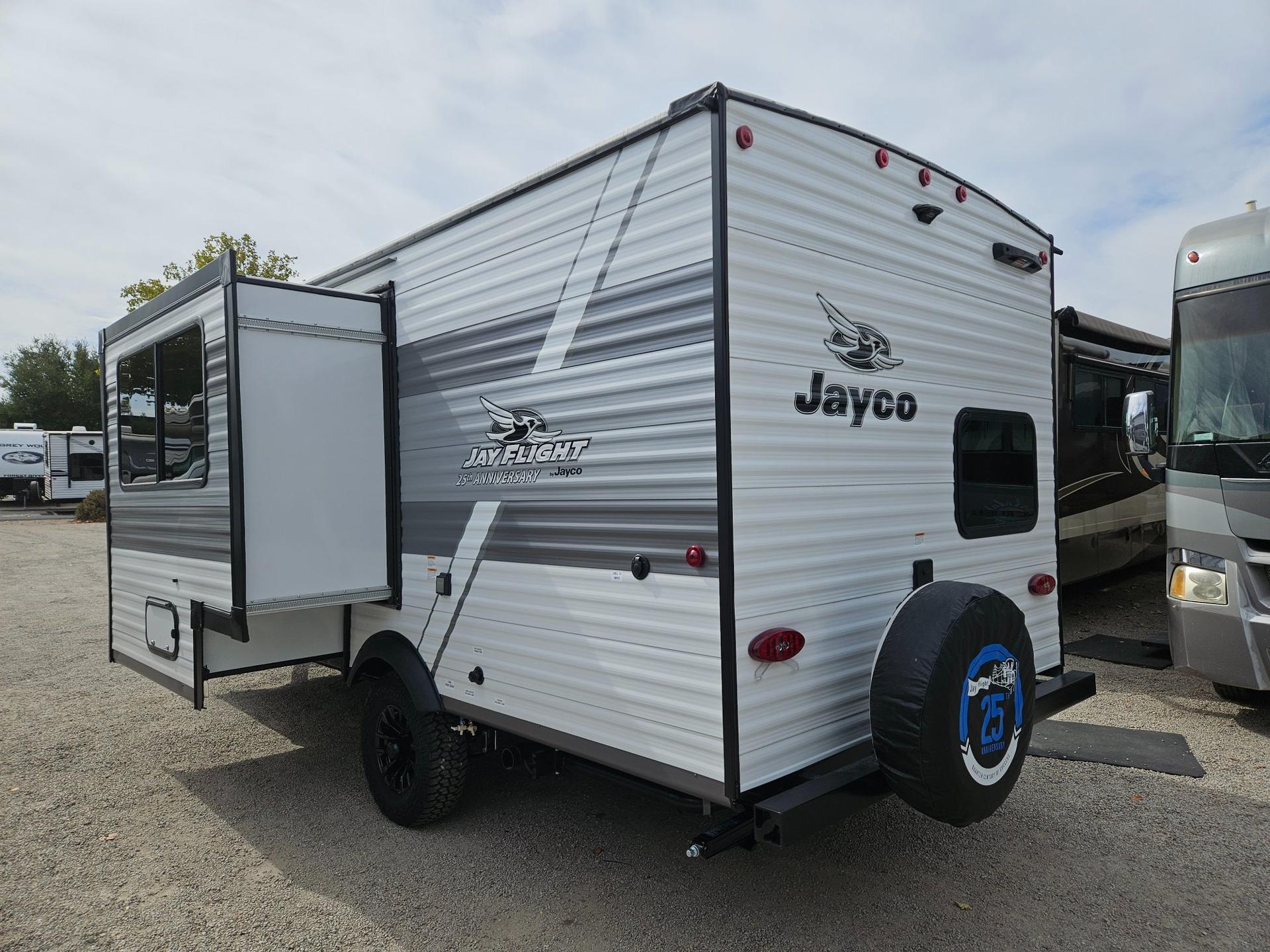 2027 Jayco 2027 Jayco Jay Flight - thumbnail 4