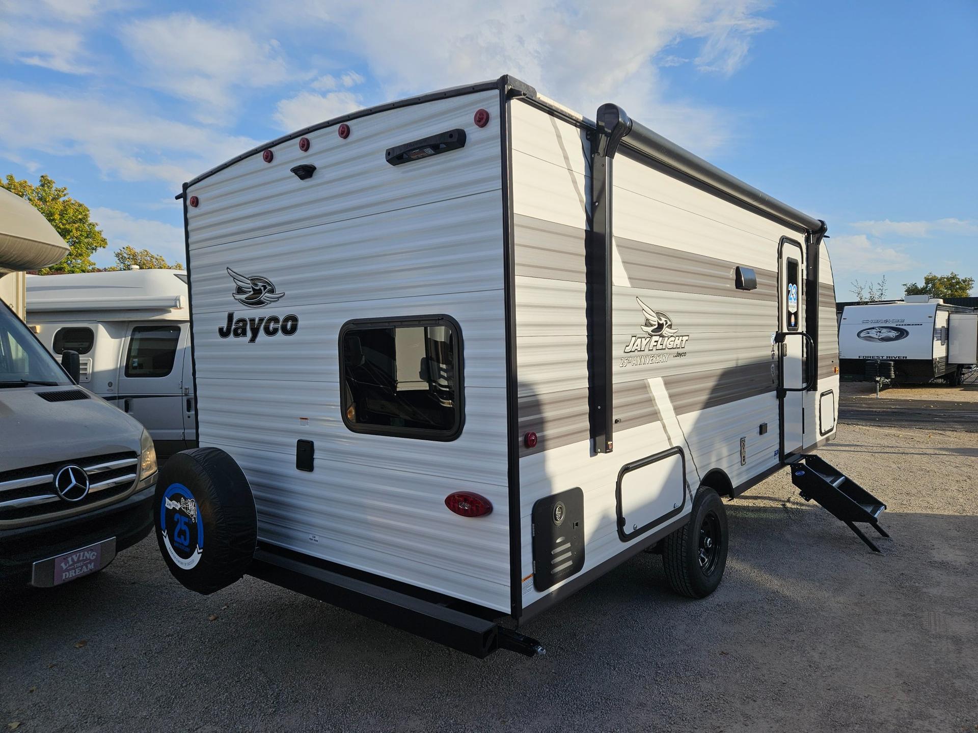 2027 Jayco 2027 Jayco Jay Flight - thumbnail 3