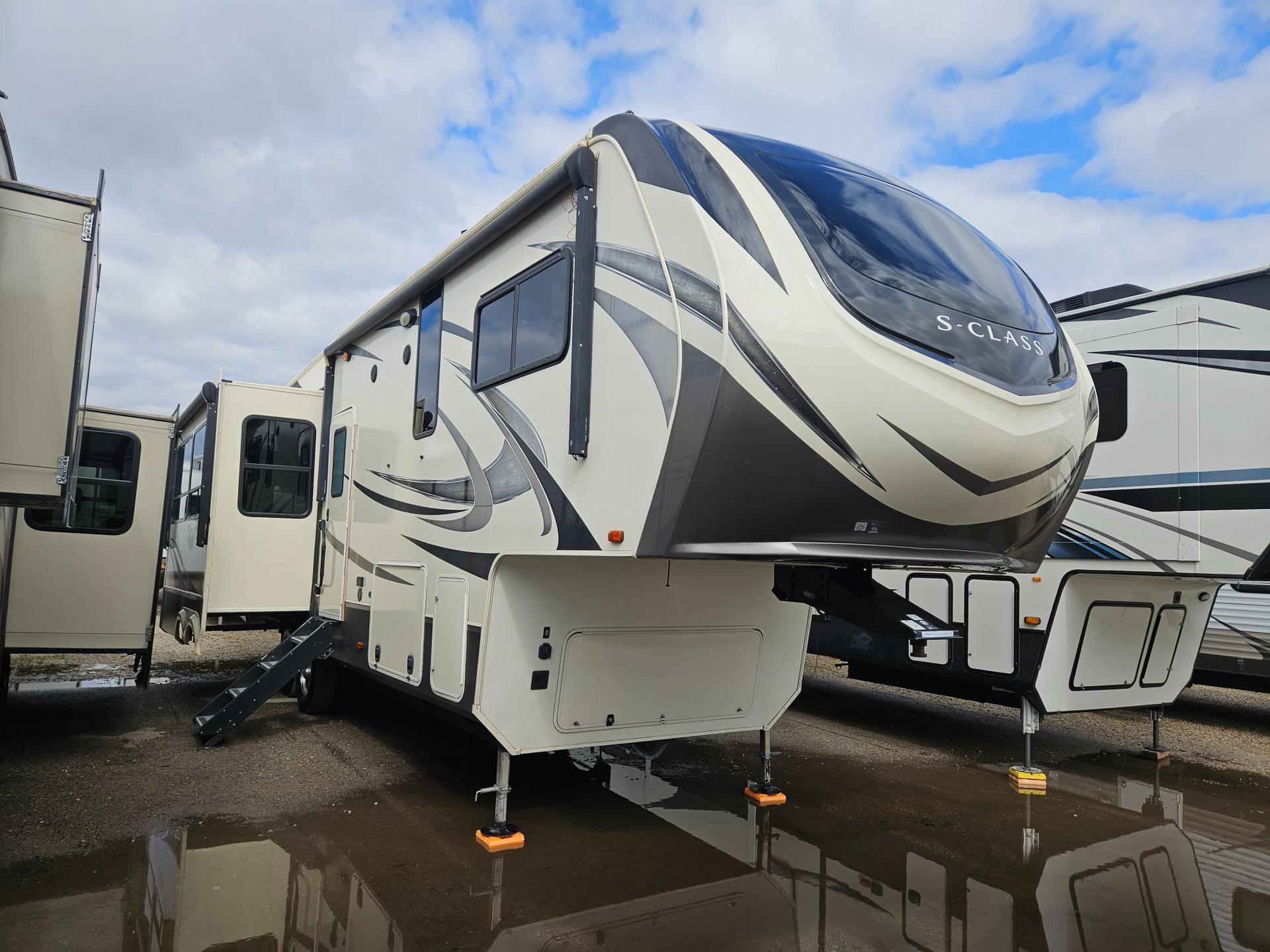 2019 Grand Design Solitude S-Class 2930RL