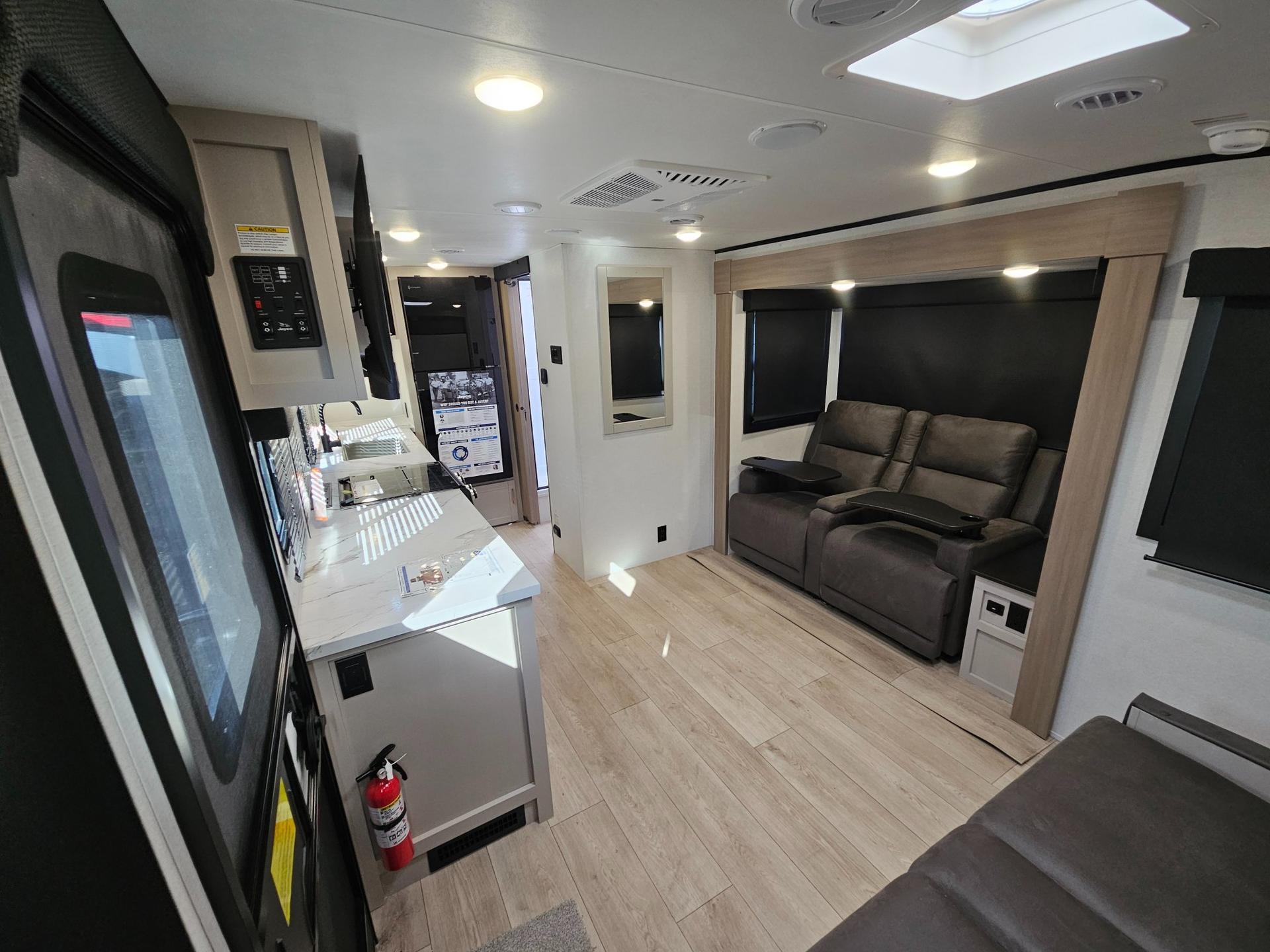 2027 Jayco 2027 Jayco Jay Feather - thumbnail 5
