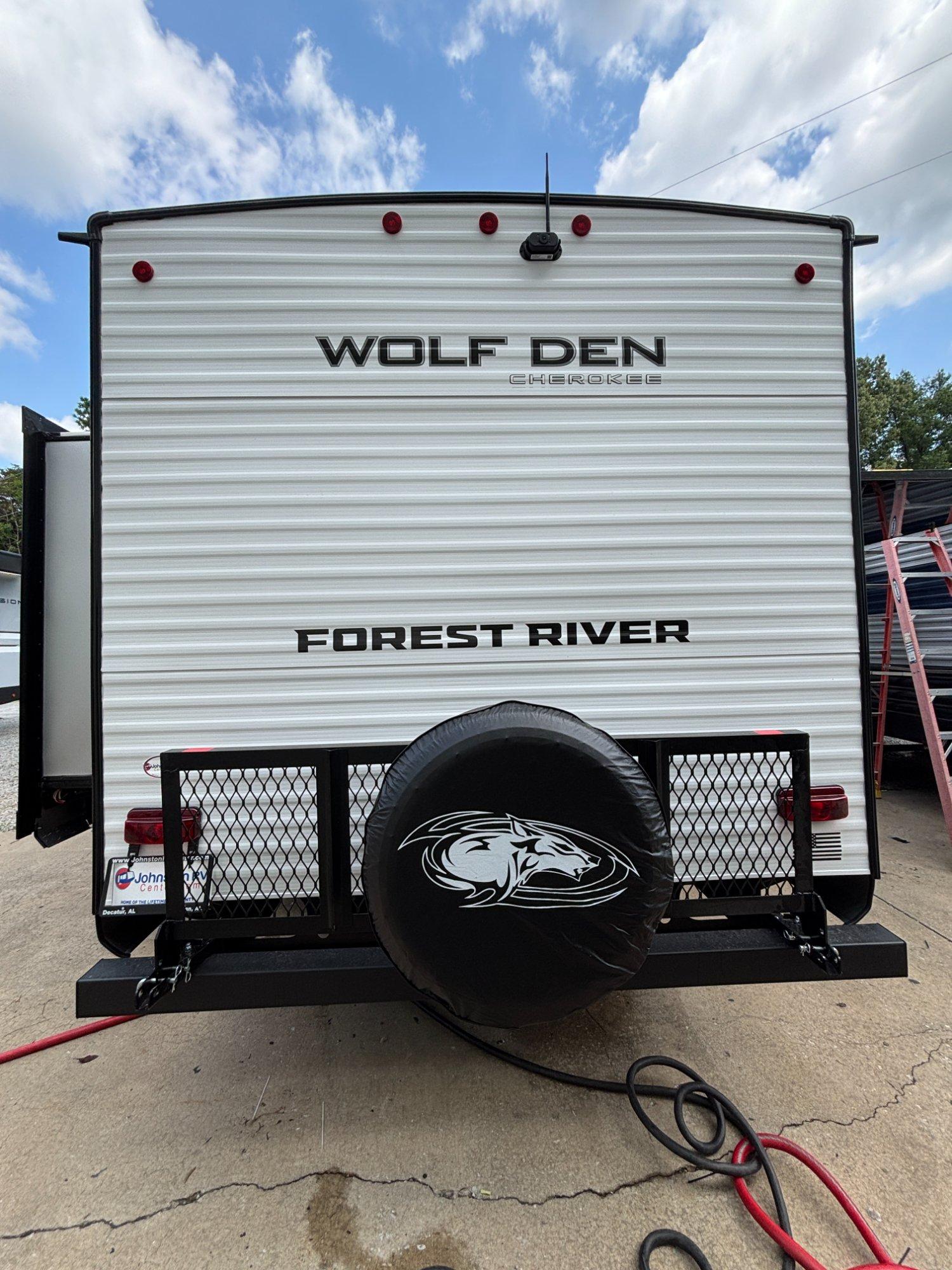 2027 Forest River 2027 Forest River Cherokee Wolf Den - thumbnail 7