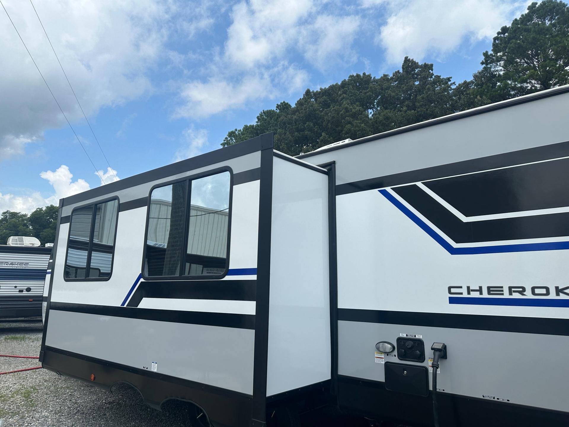 2027 Forest River 2027 Forest River Cherokee Alpha Wolf - thumbnail 5