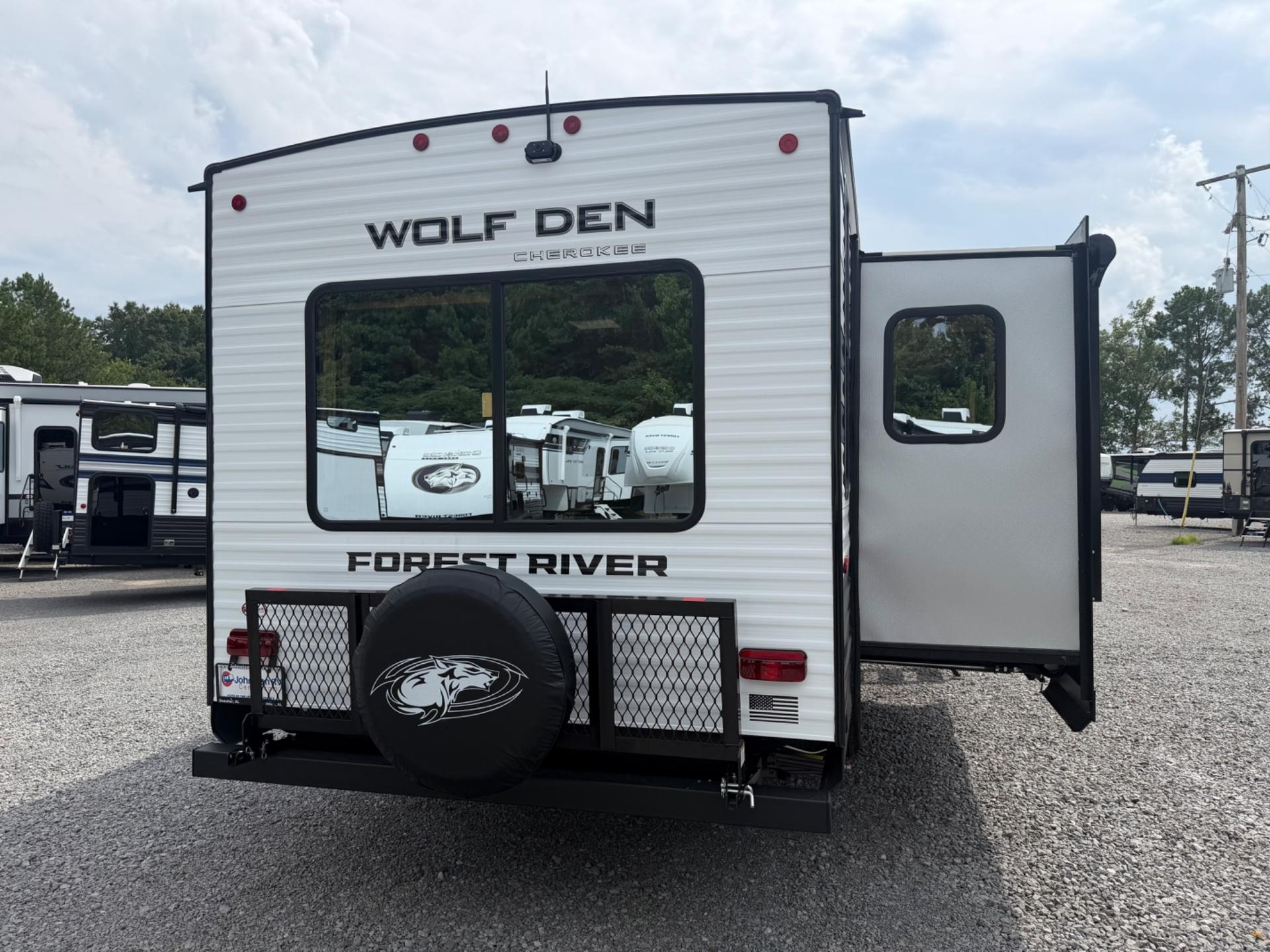 2027 Forest River 2027 Forest River Cherokee Wolf Den - thumbnail 7