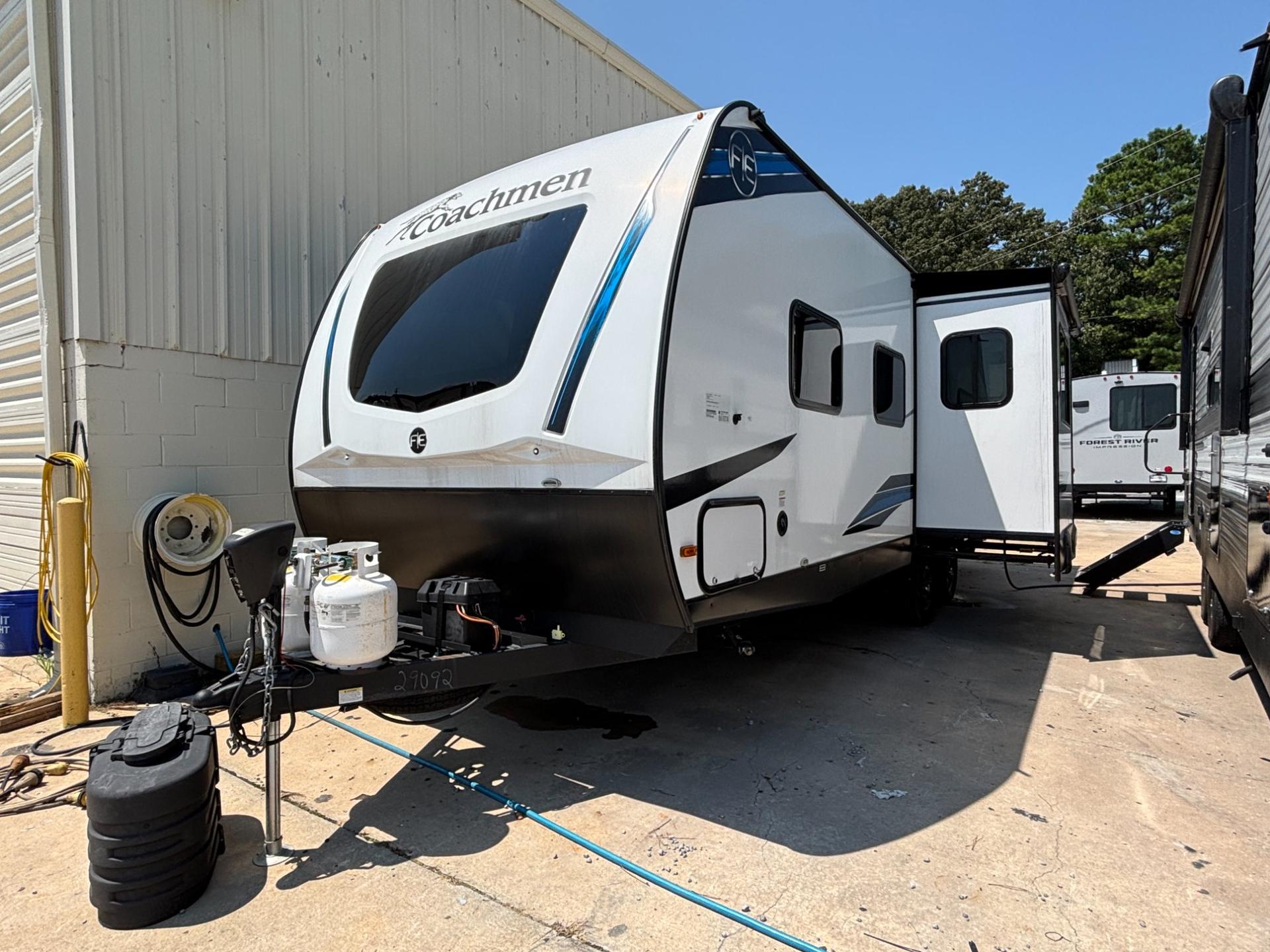 2024 Coachmen 2024 Coachmen Freedom Express Ultra Lite - thumbnail 4