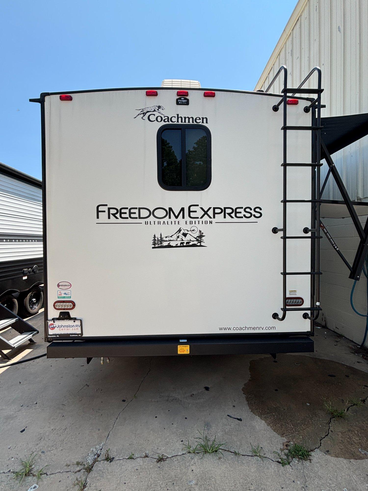 2024 Coachmen 2024 Coachmen Freedom Express Ultra Lite - thumbnail 7