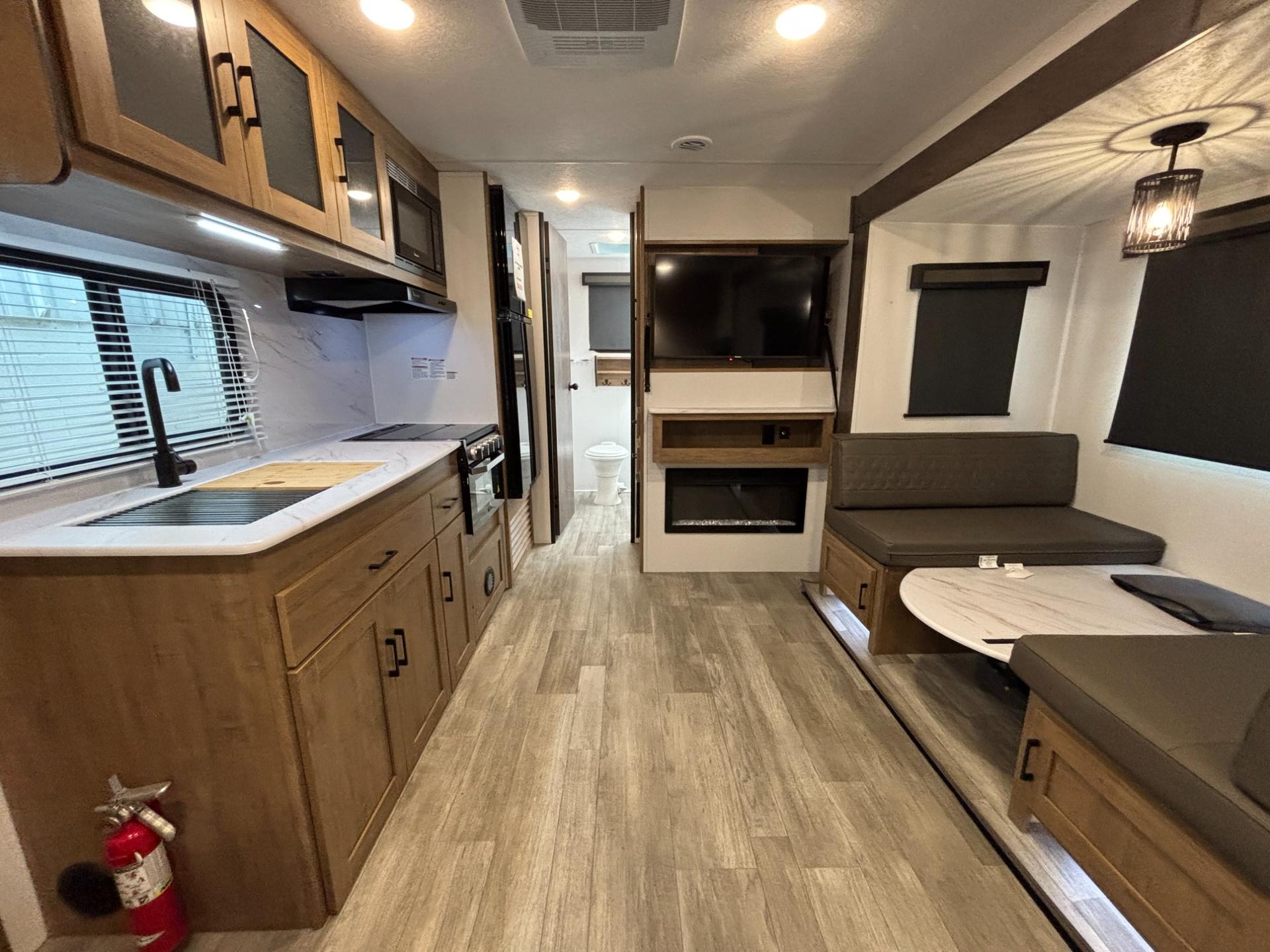 2024 Coachmen 2024 Coachmen Freedom Express Ultra Lite - thumbnail 11
