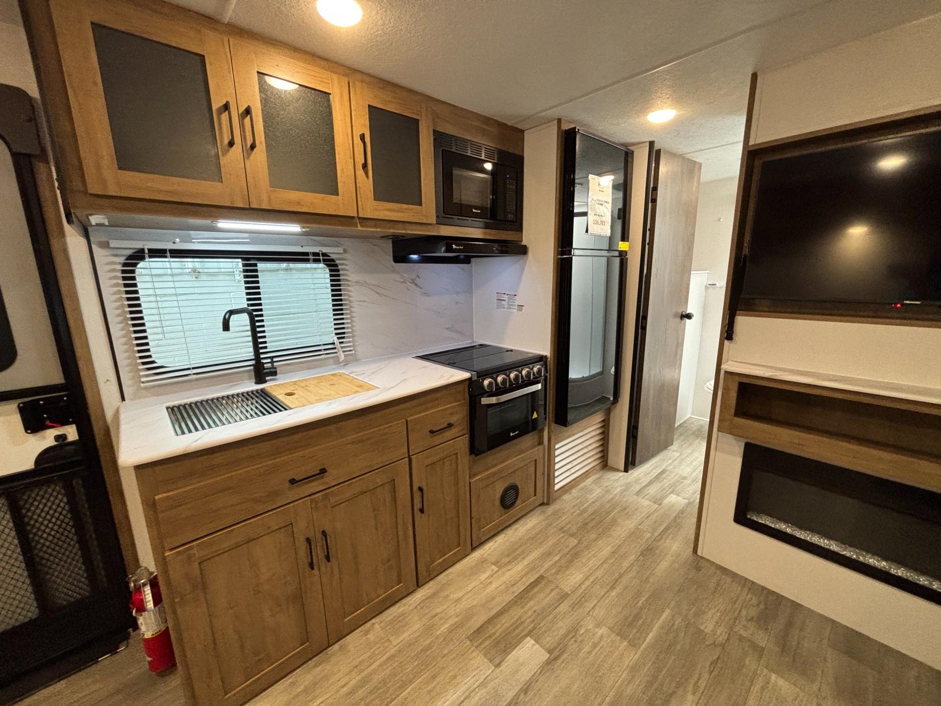 2024 Coachmen 2024 Coachmen Freedom Express Ultra Lite - thumbnail 12