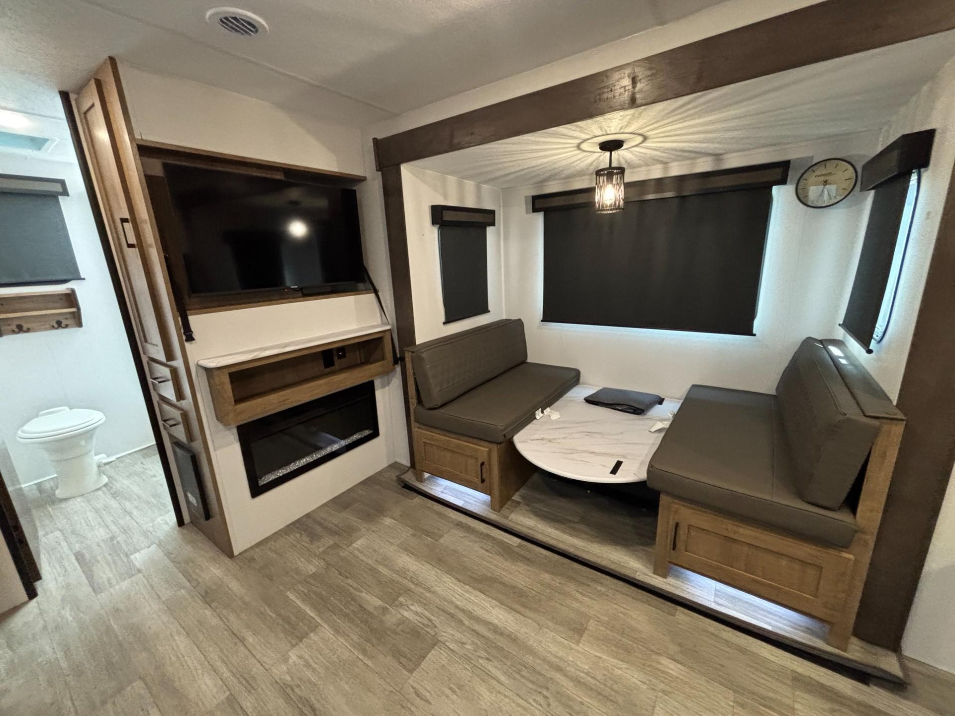 2024 Coachmen 2024 Coachmen Freedom Express Ultra Lite - thumbnail 13