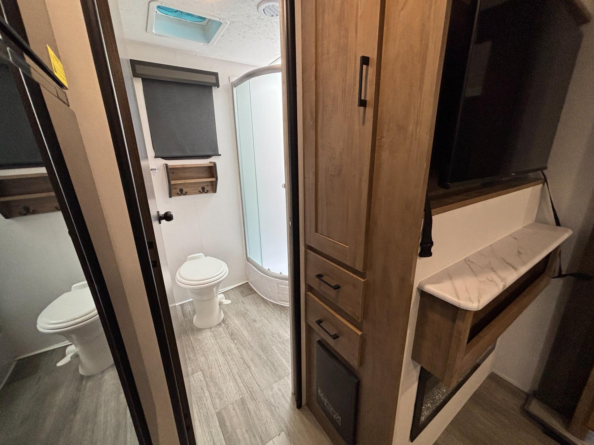 2024 Coachmen 2024 Coachmen Freedom Express Ultra Lite - thumbnail 14