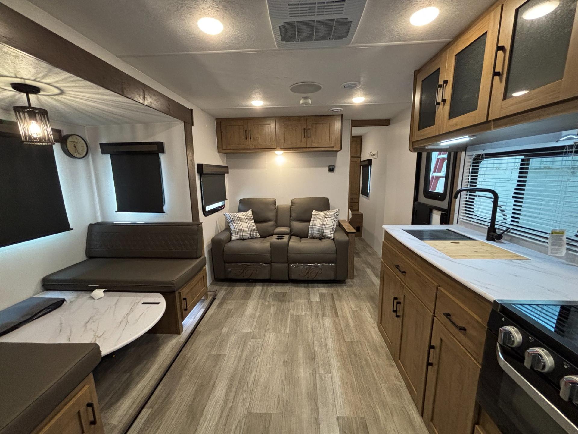 2024 Coachmen 2024 Coachmen Freedom Express Ultra Lite - thumbnail 17