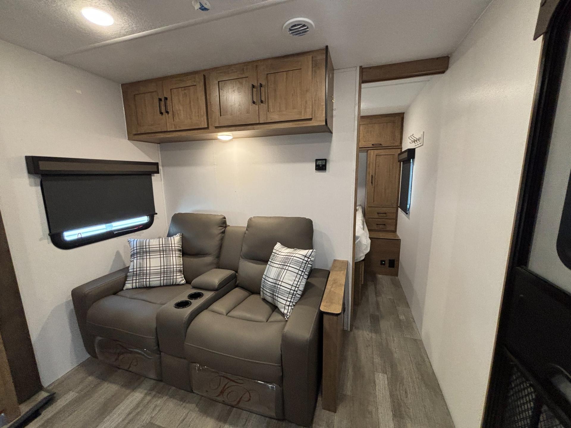 2024 Coachmen 2024 Coachmen Freedom Express Ultra Lite - thumbnail 18