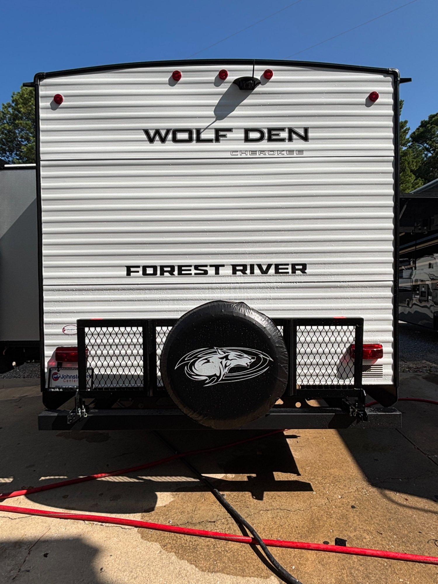 2027 Forest River 2027 Forest River Cherokee Wolf Den - thumbnail 7