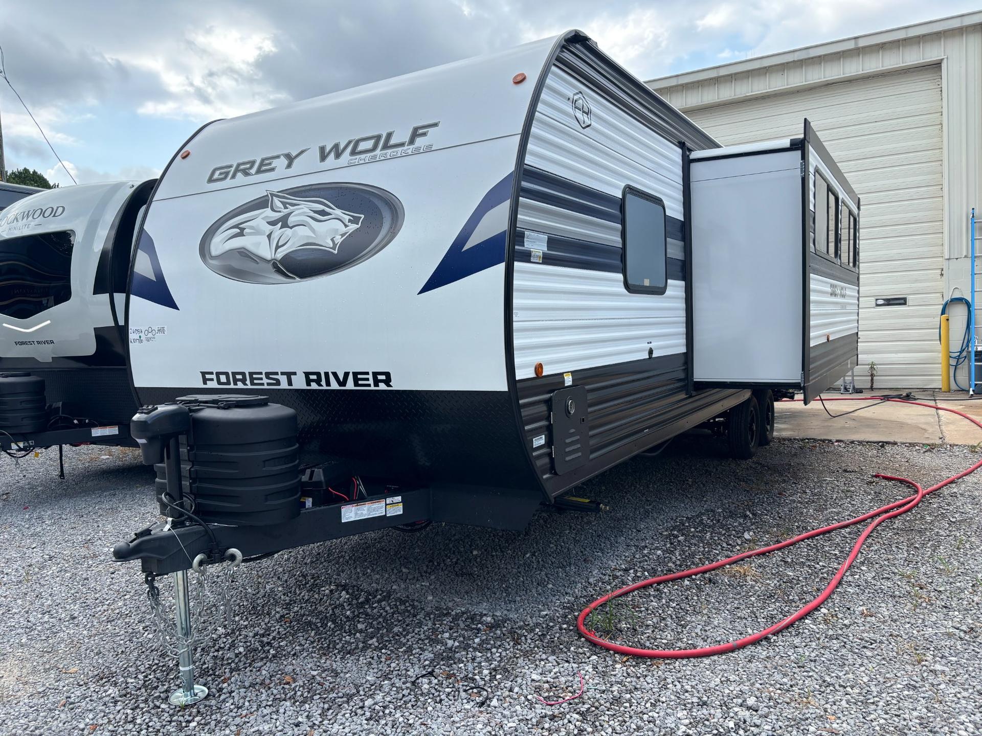 2027 Forest River 2027 Forest River Cherokee Grey Wolf - thumbnail 4