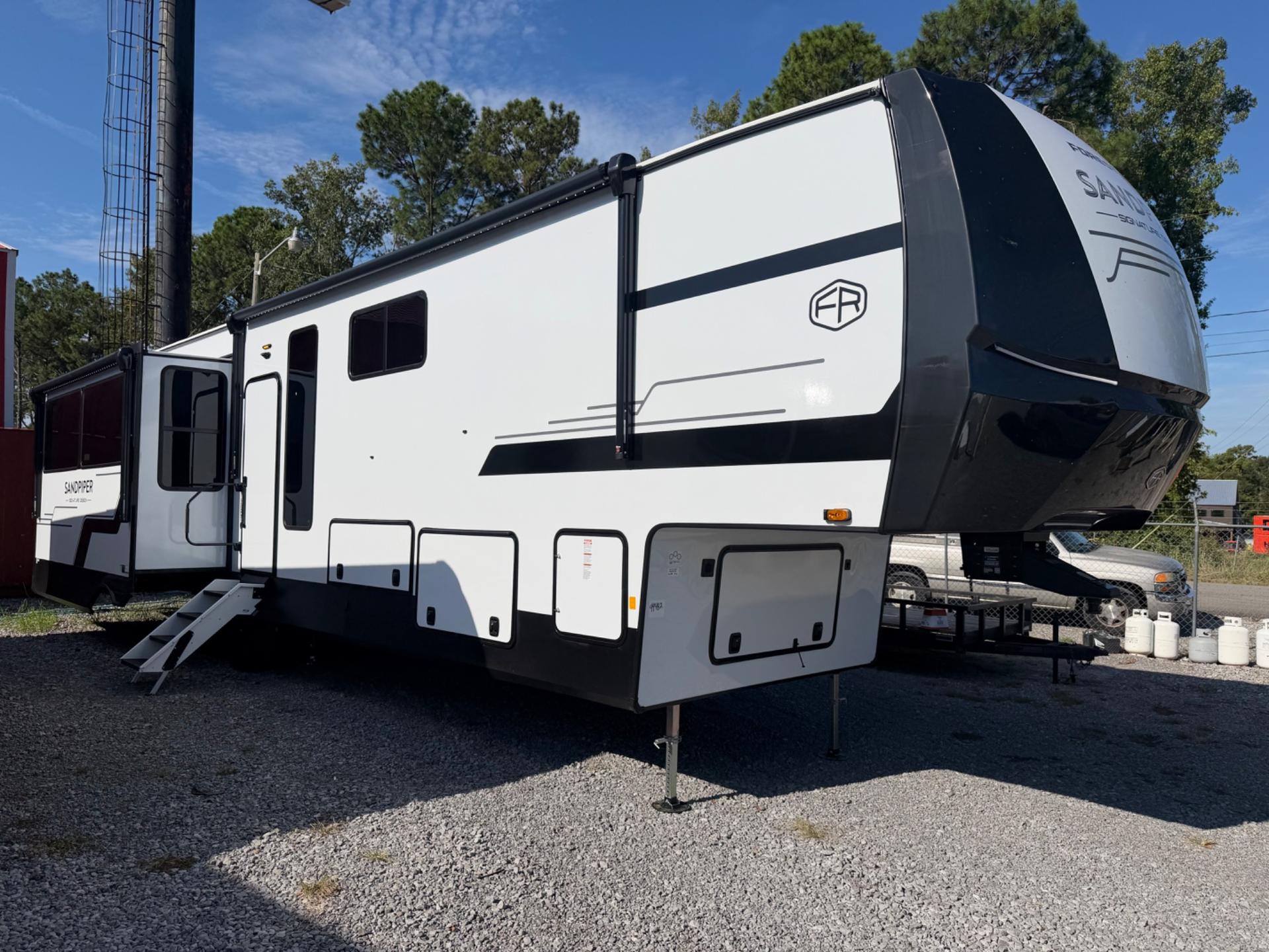2027 Forest River Sandpiper 3900HBLR