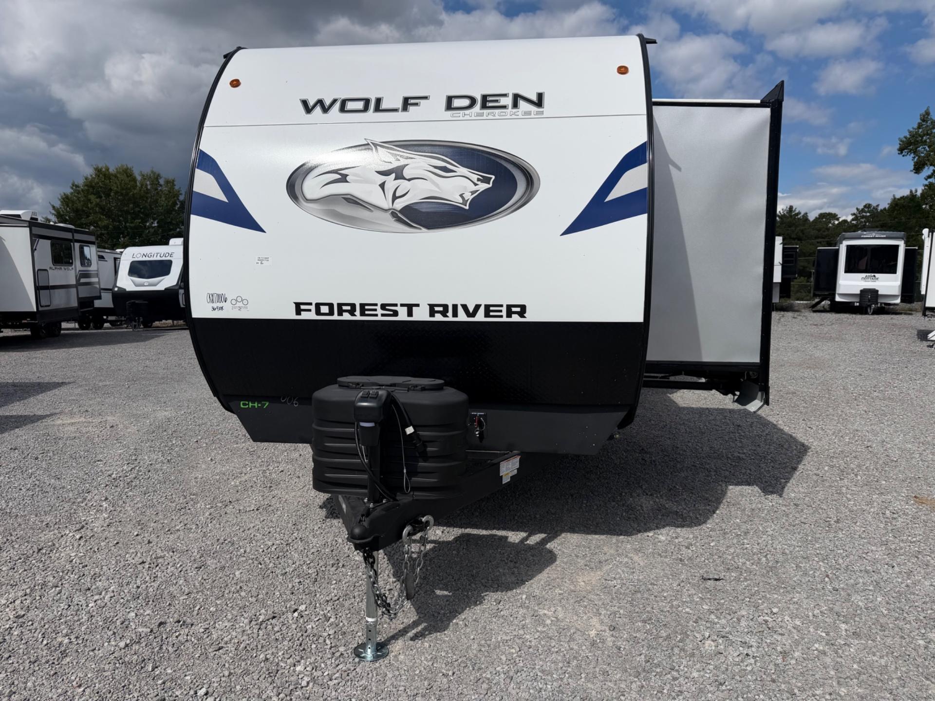 2027 Forest River 2027 Forest River Cherokee Wolf Den - thumbnail 4