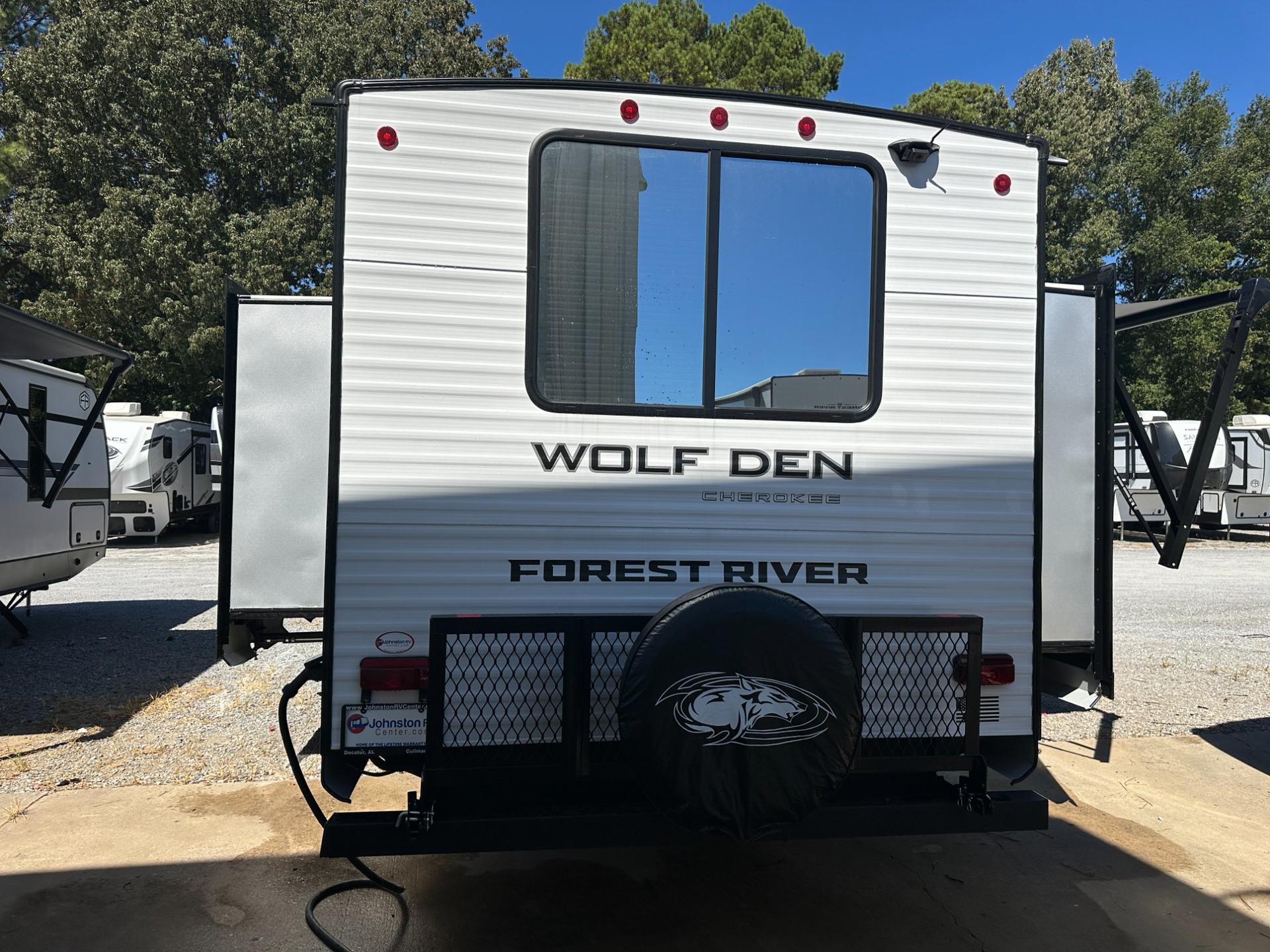 2027 Forest River 2027 Forest River Cherokee Wolf Den - thumbnail 4