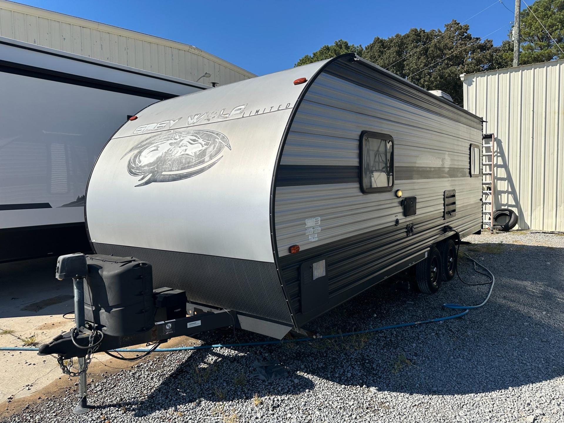 2019 Forest River 2019 Forest River Cherokee Grey Wolf - thumbnail 3