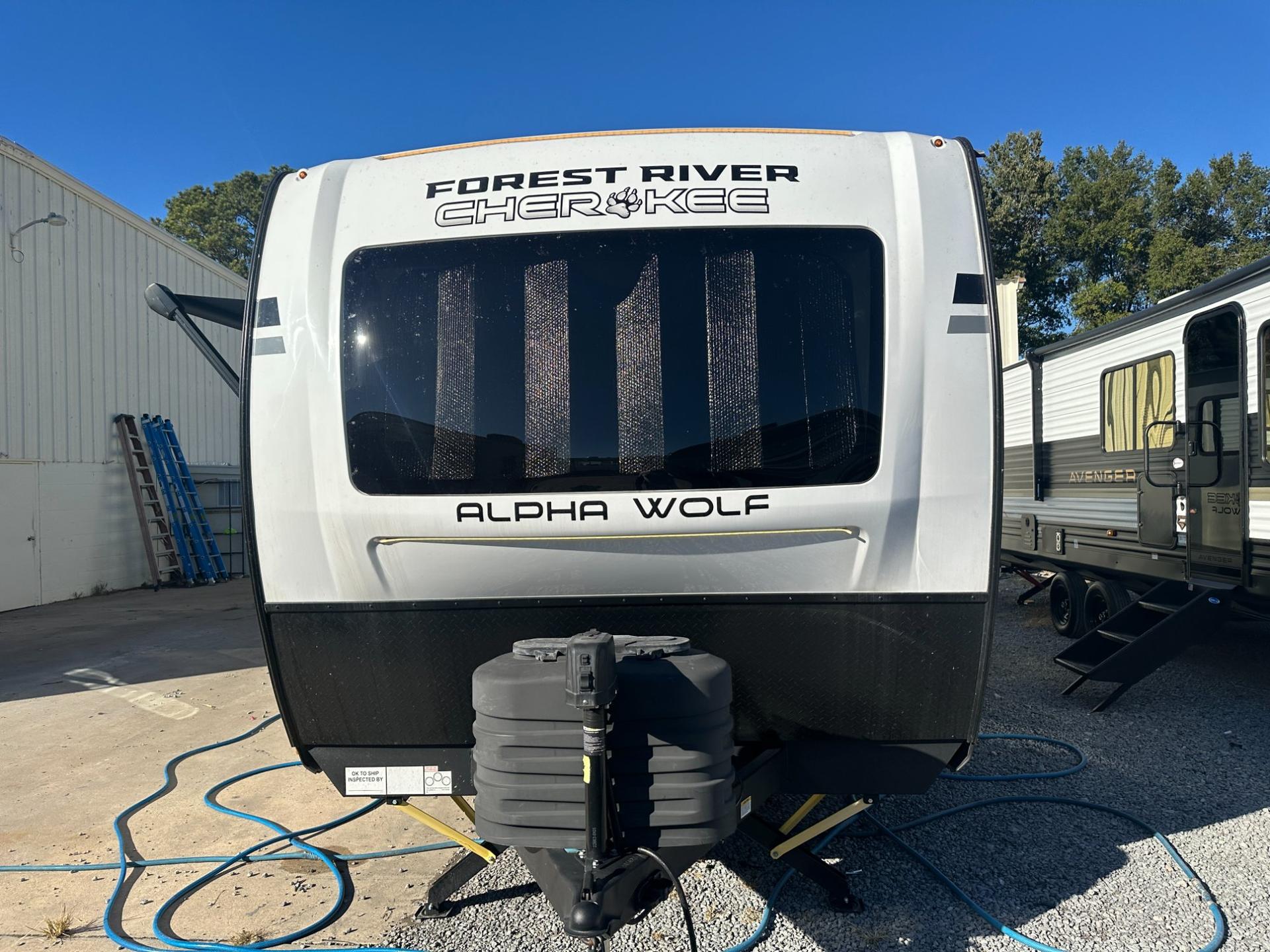 2025 Forest River 2025 Forest River Cherokee Alpha Wolf - thumbnail 4