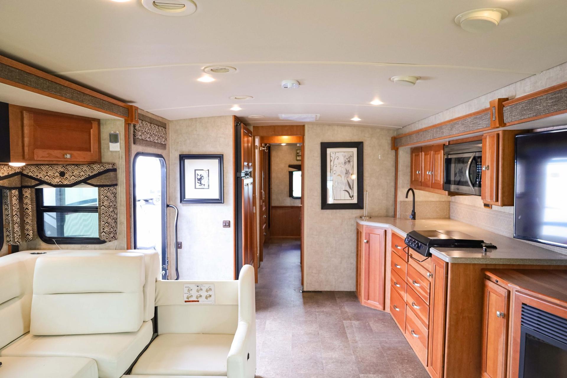 2015 Itasca Suncruiser 2015 Itasca Suncruiser 32V - thumbnail 37