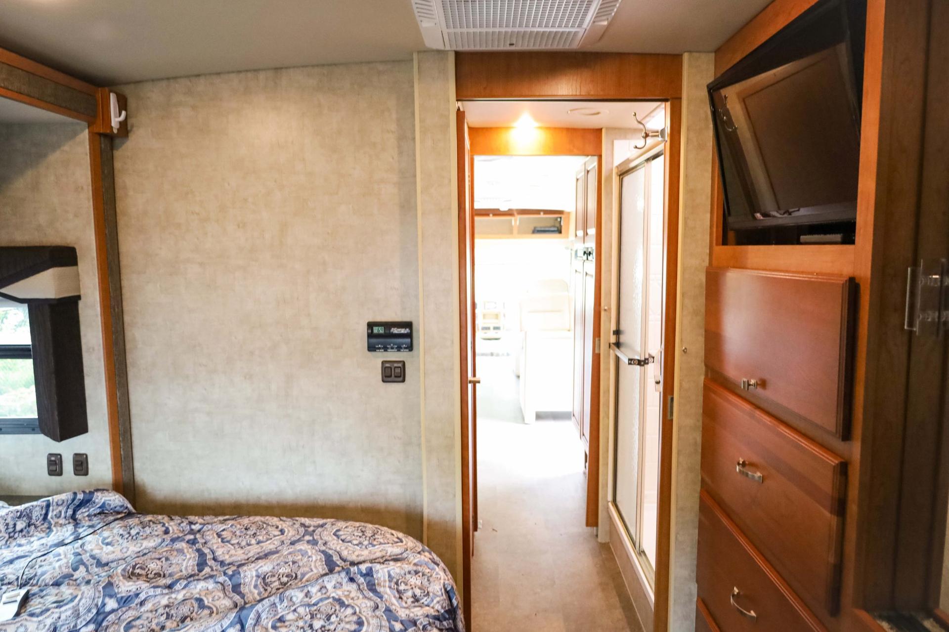 2015 Itasca Suncruiser 2015 Itasca Suncruiser 32V - thumbnail 5