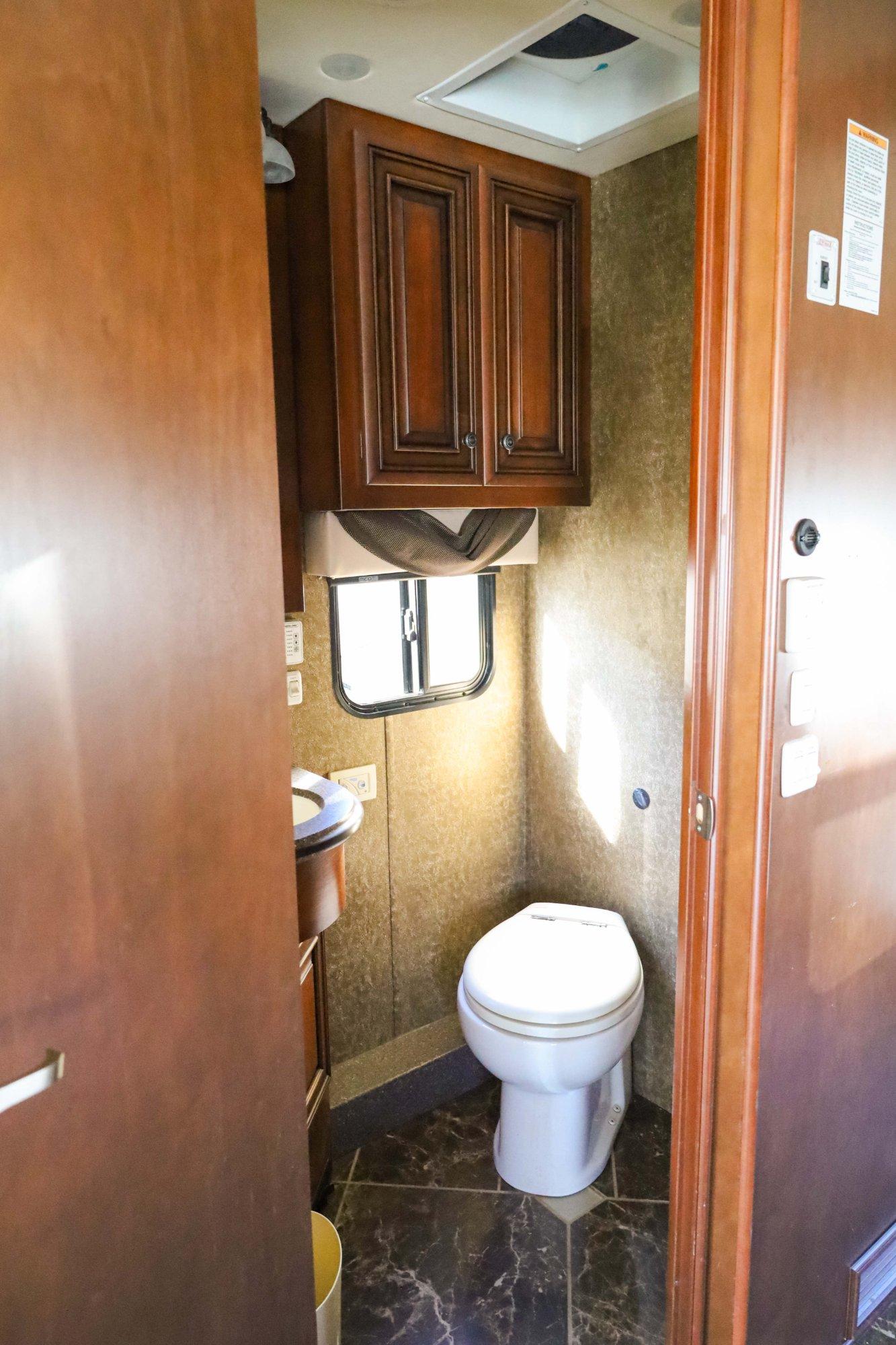 2013 Newmar 2013 Newmar Dutchstar 4347 - thumbnail 19