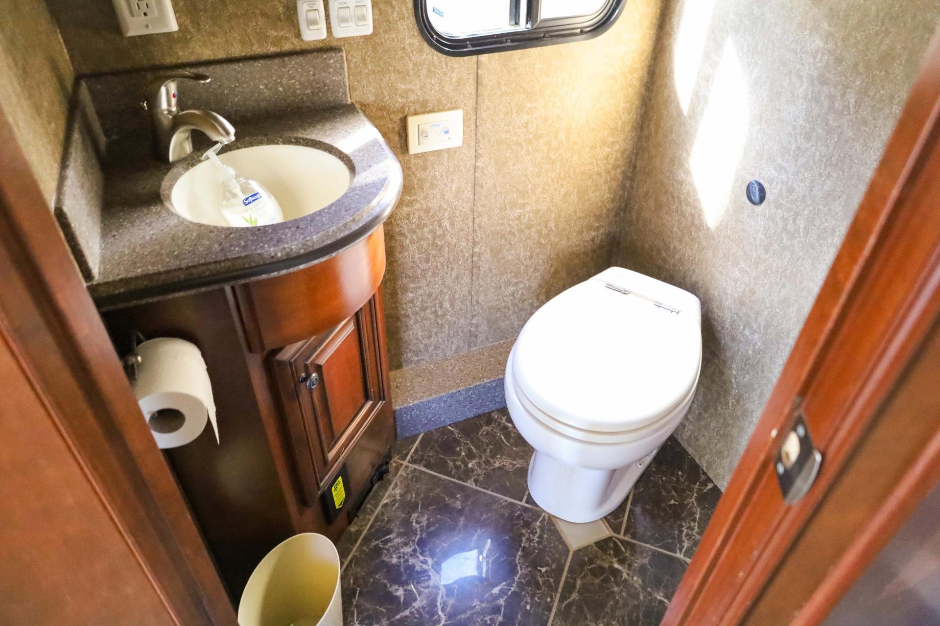 2013 Newmar 2013 Newmar Dutchstar 4347 - thumbnail 26