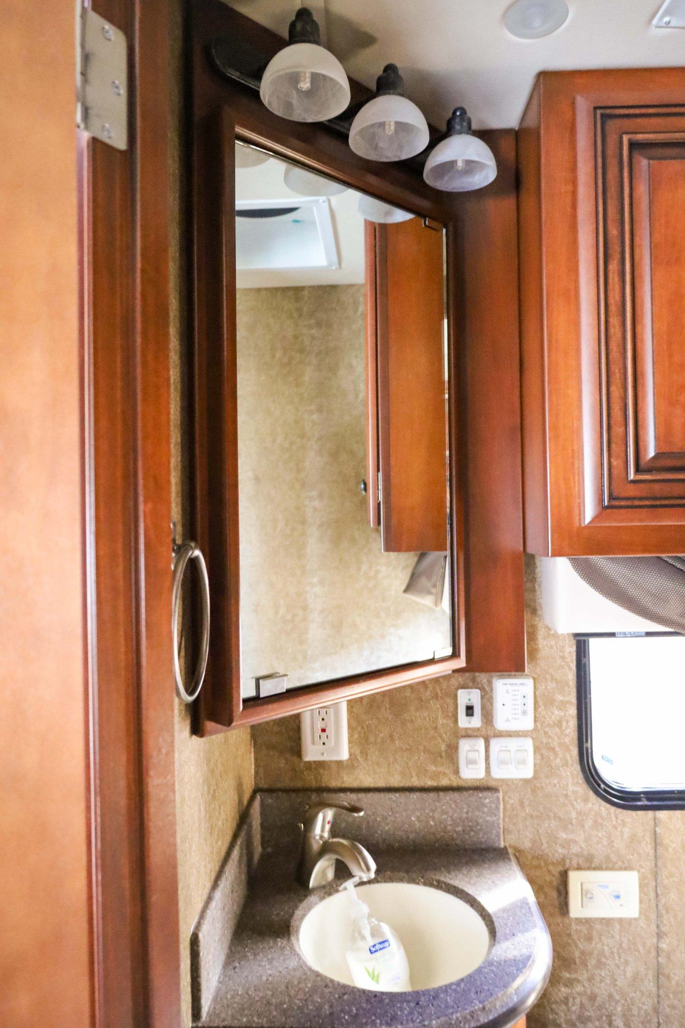 2013 Newmar 2013 Newmar Dutchstar 4347 - thumbnail 25
