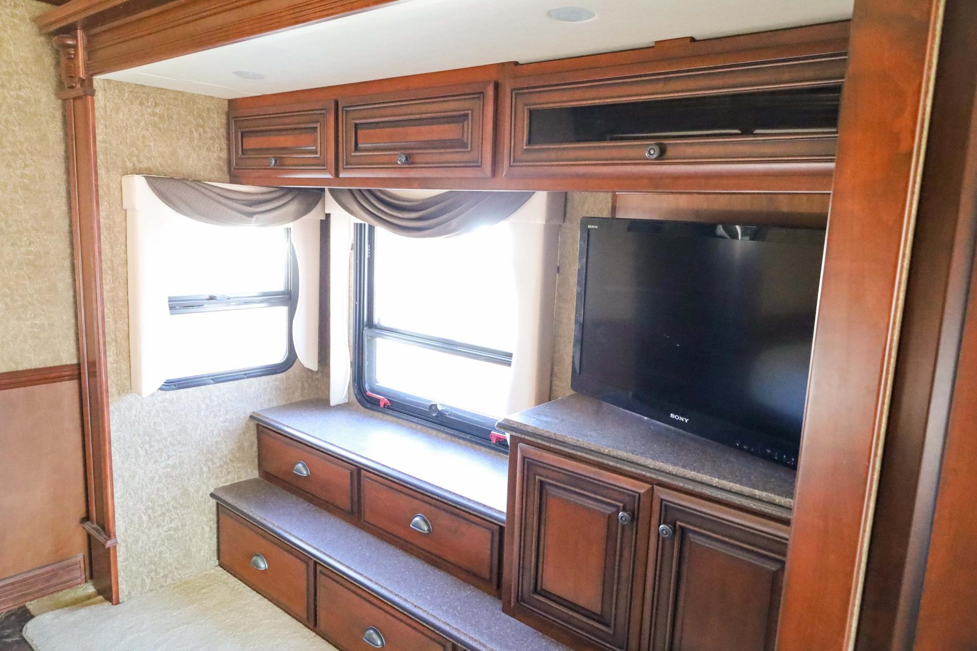 2013 Newmar 2013 Newmar Dutchstar 4347 - thumbnail 39