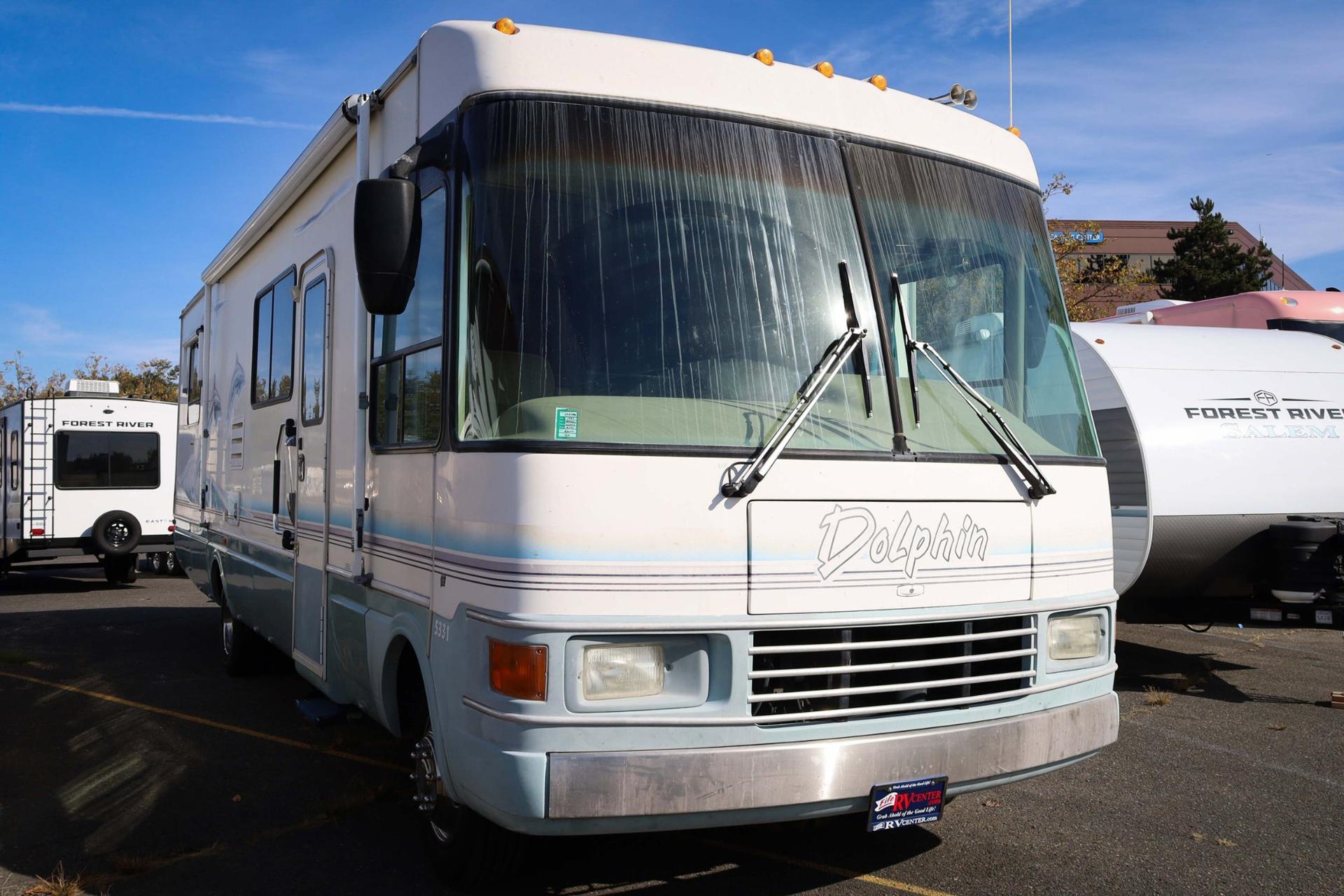 1999 National RV Dolphin M5331