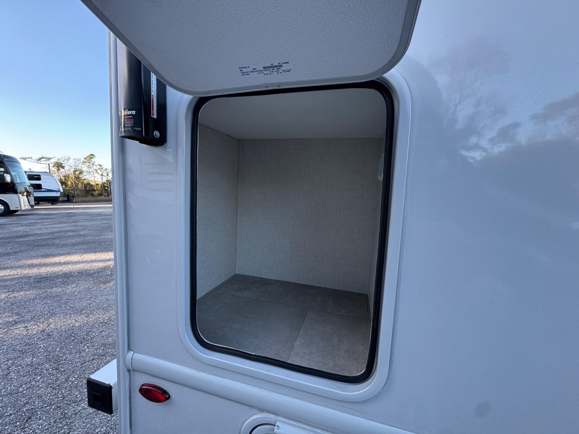 2026 Thor Motor Coach 2026 Thor Motor Coach Quantum - thumbnail 6