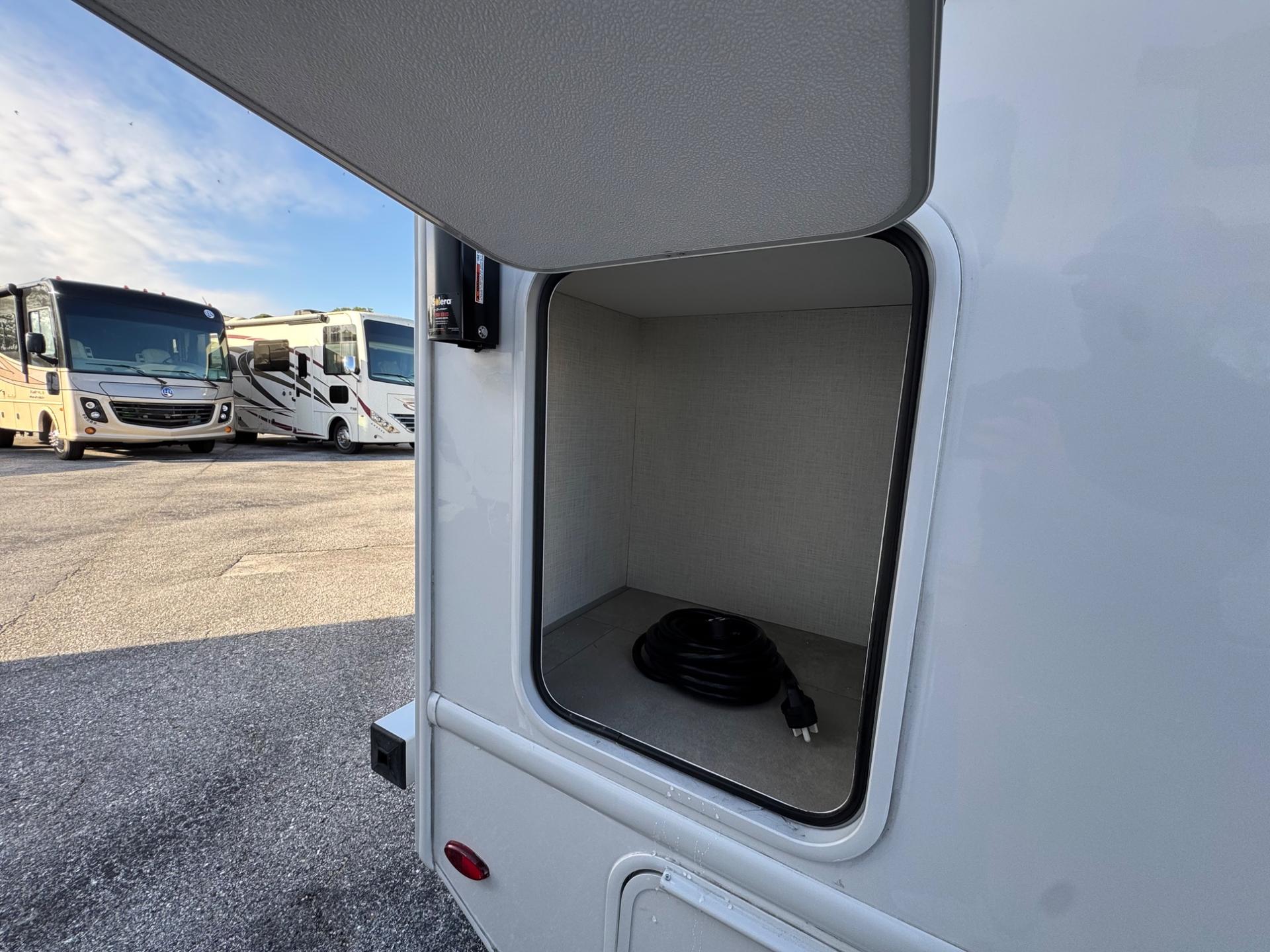 2026 Thor Motor Coach 2026 Thor Motor Coach Quantum - thumbnail 5