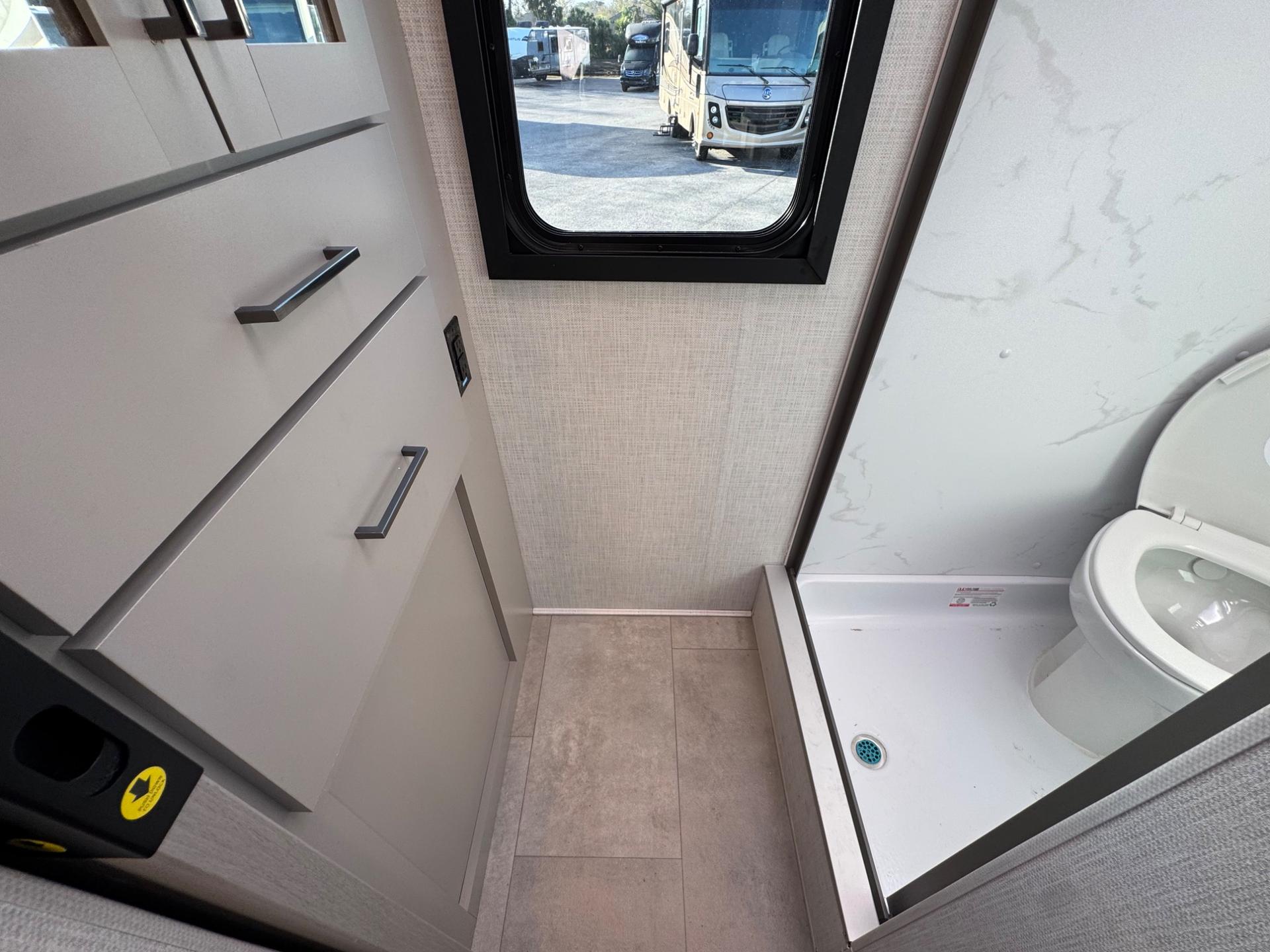 2026 Thor Motor Coach 2026 Thor Motor Coach Quantum - thumbnail 15