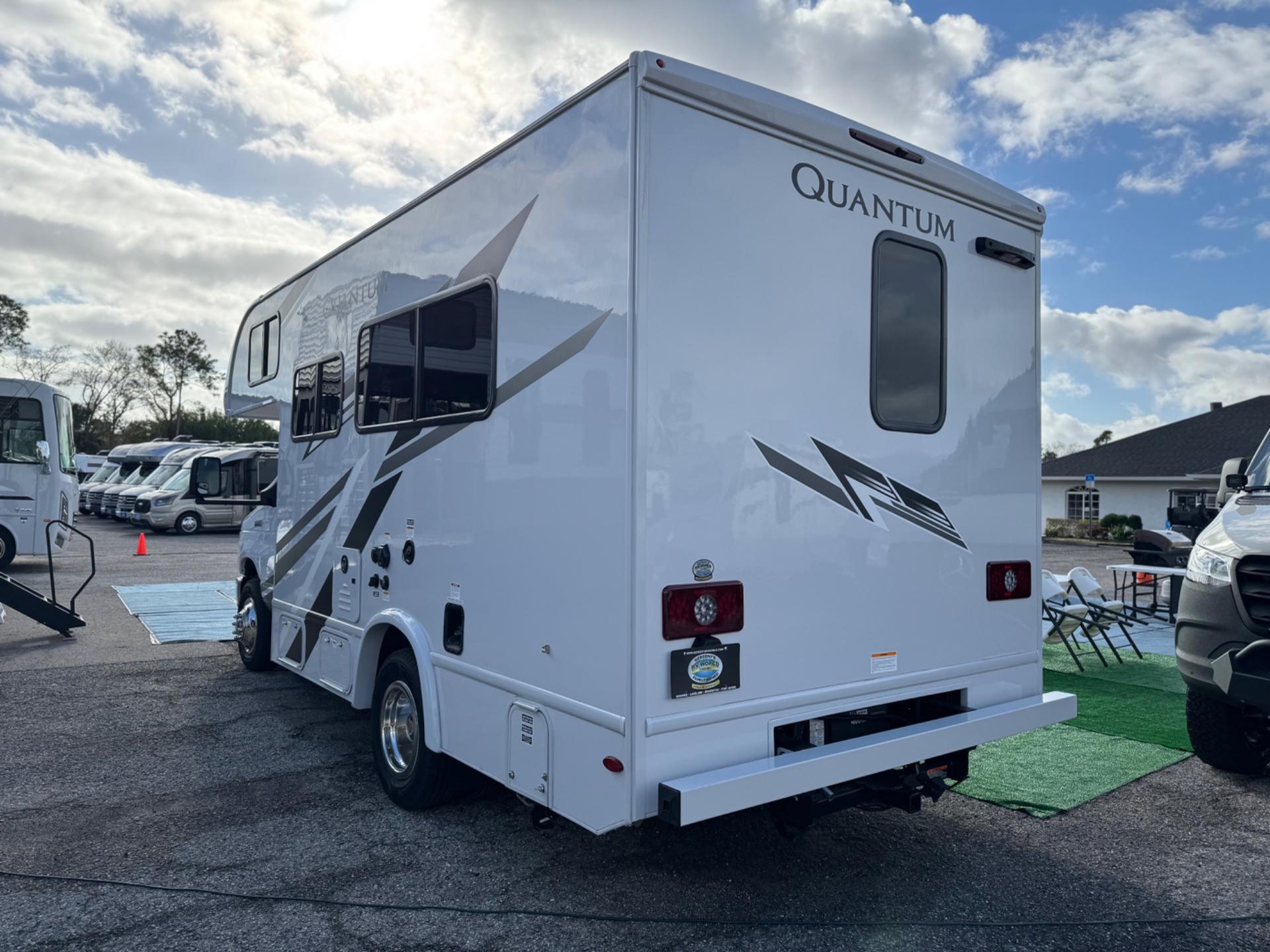 2026 Thor Motor Coach 2026 Thor Motor Coach Quantum - thumbnail 4