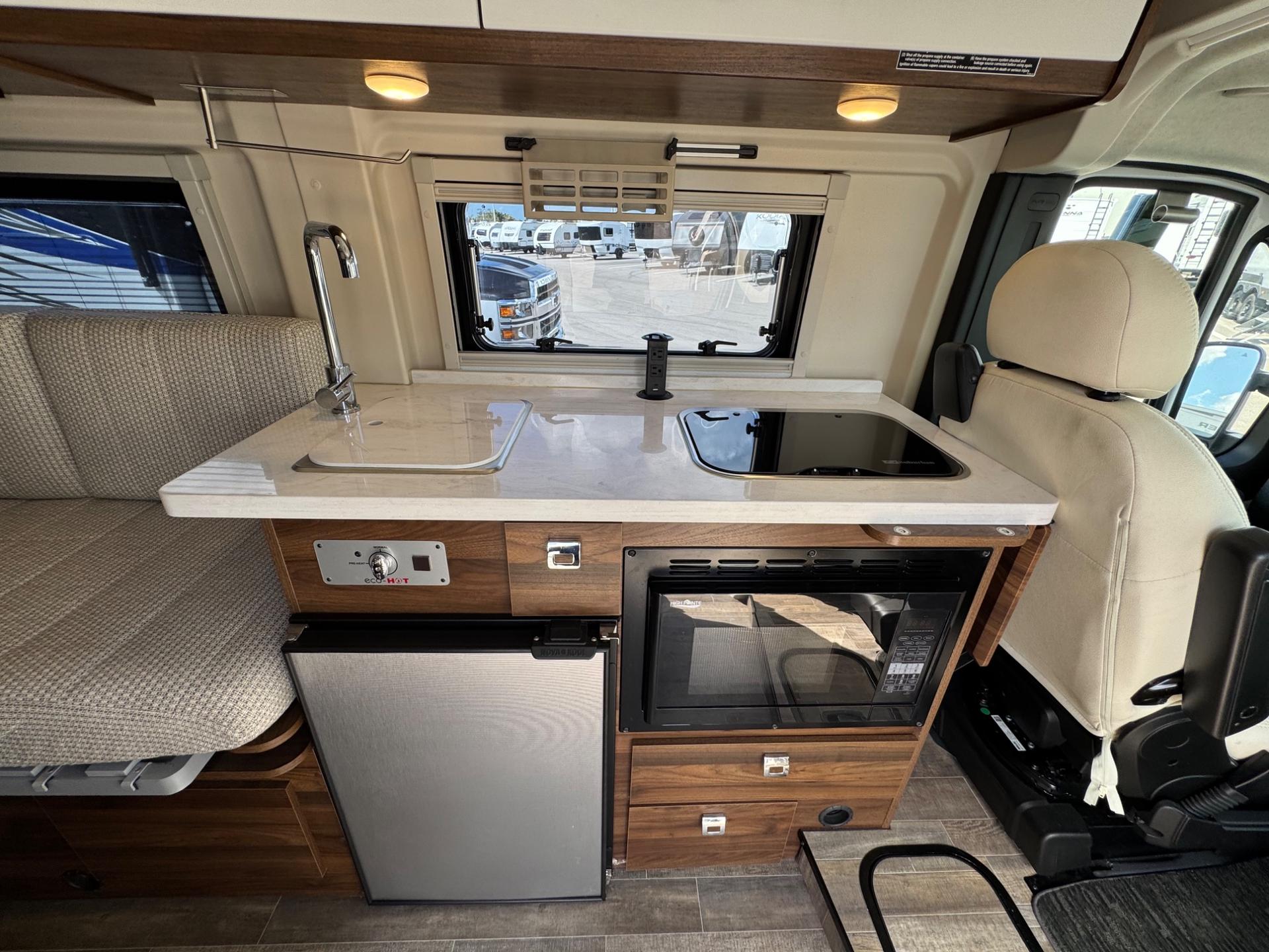 2025 Winnebago 2025 Winnebago Travato - thumbnail 10