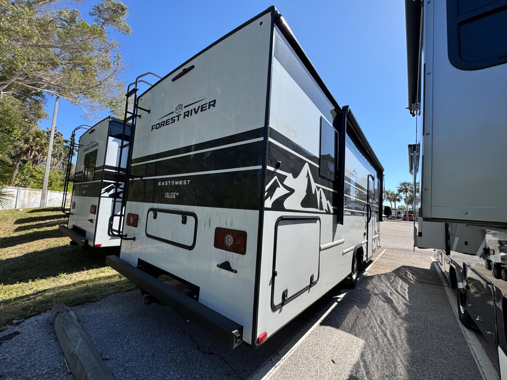 2026 East to West 2026 East to West College Avenue - thumbnail 5